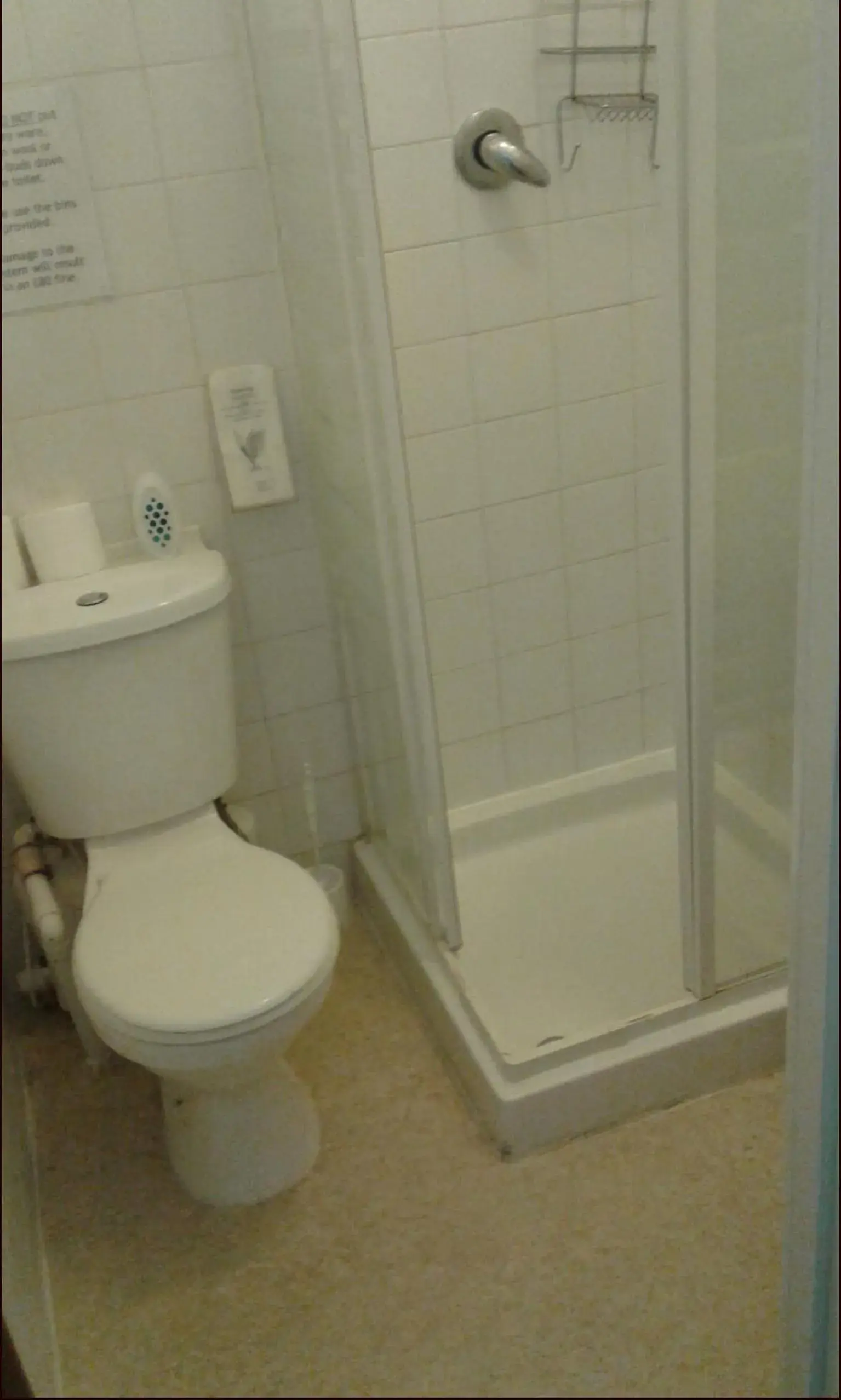 Triple Room with Shower in Strides Hotel Triple Room with Shower in Strides Hotel