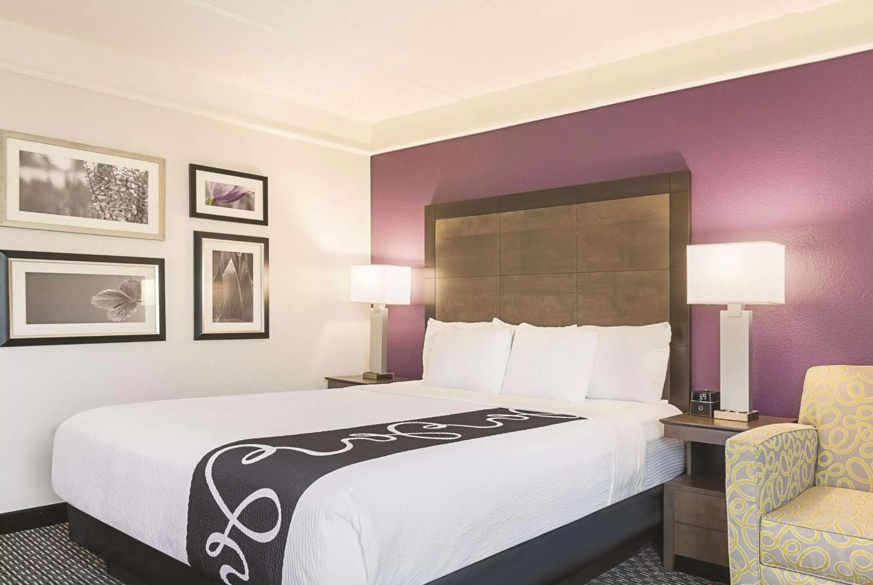 Deluxe King Room in La Quinta by Wyndham Atlanta Perimeter Medical Deluxe King Room in La Quinta by Wyndham Atlanta Perimeter Medical