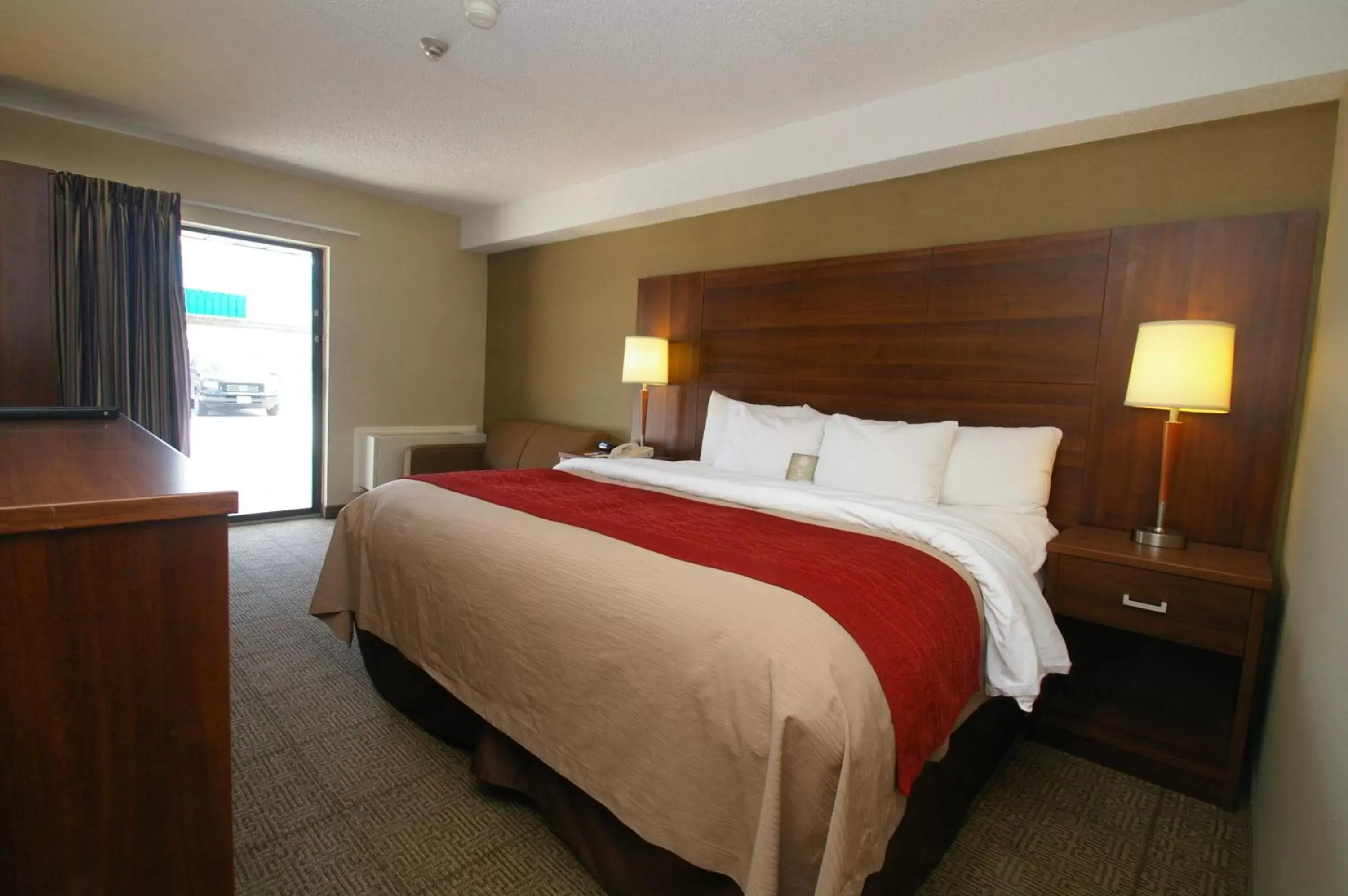 King Room - Non-Smoking in Comfort Inn King Room - Non-Smoking in Comfort Inn