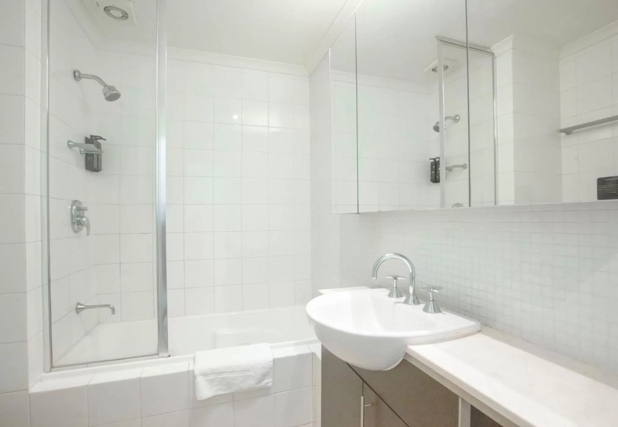 Bathroom in Carlton Hotel