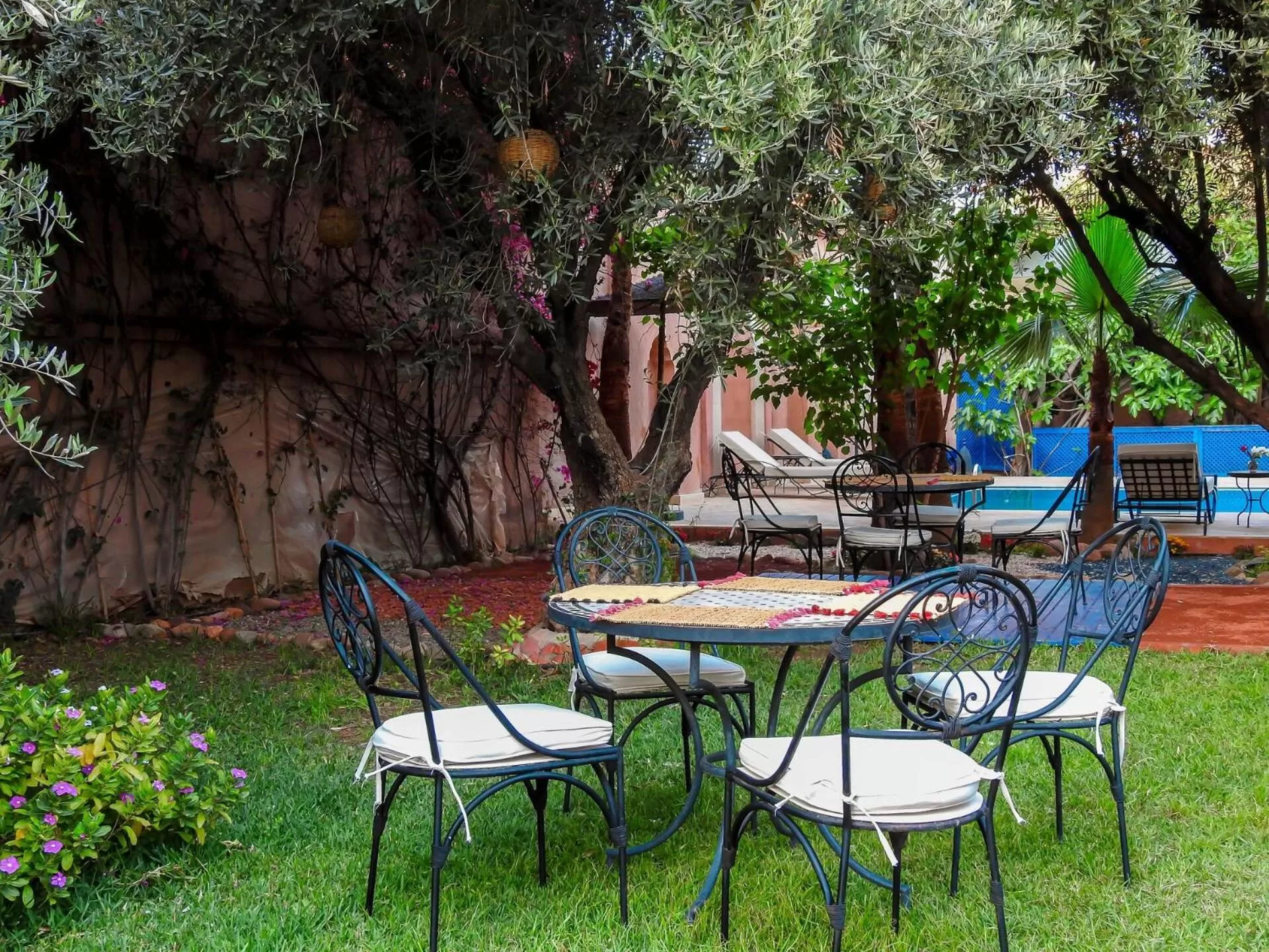 Patio in Le Bleu House