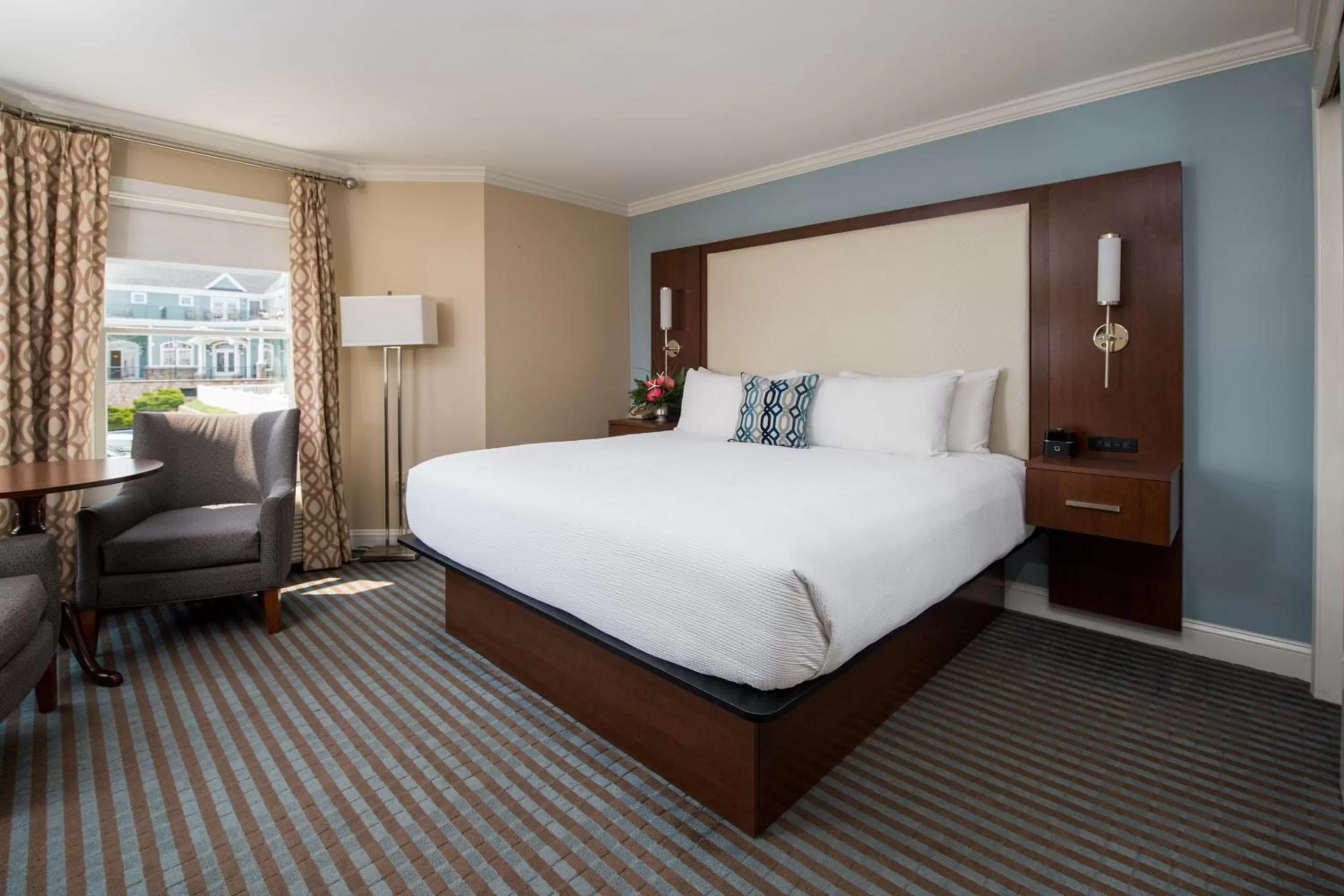 Bed in Union Bluff Hotel & Meeting House