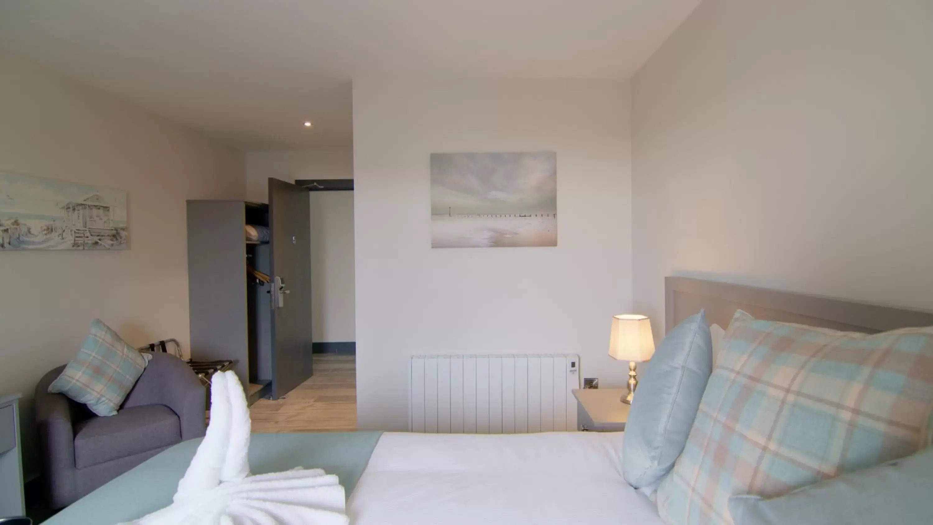 Budget Double Room in The Saratoga Budget Double Room in The Saratoga