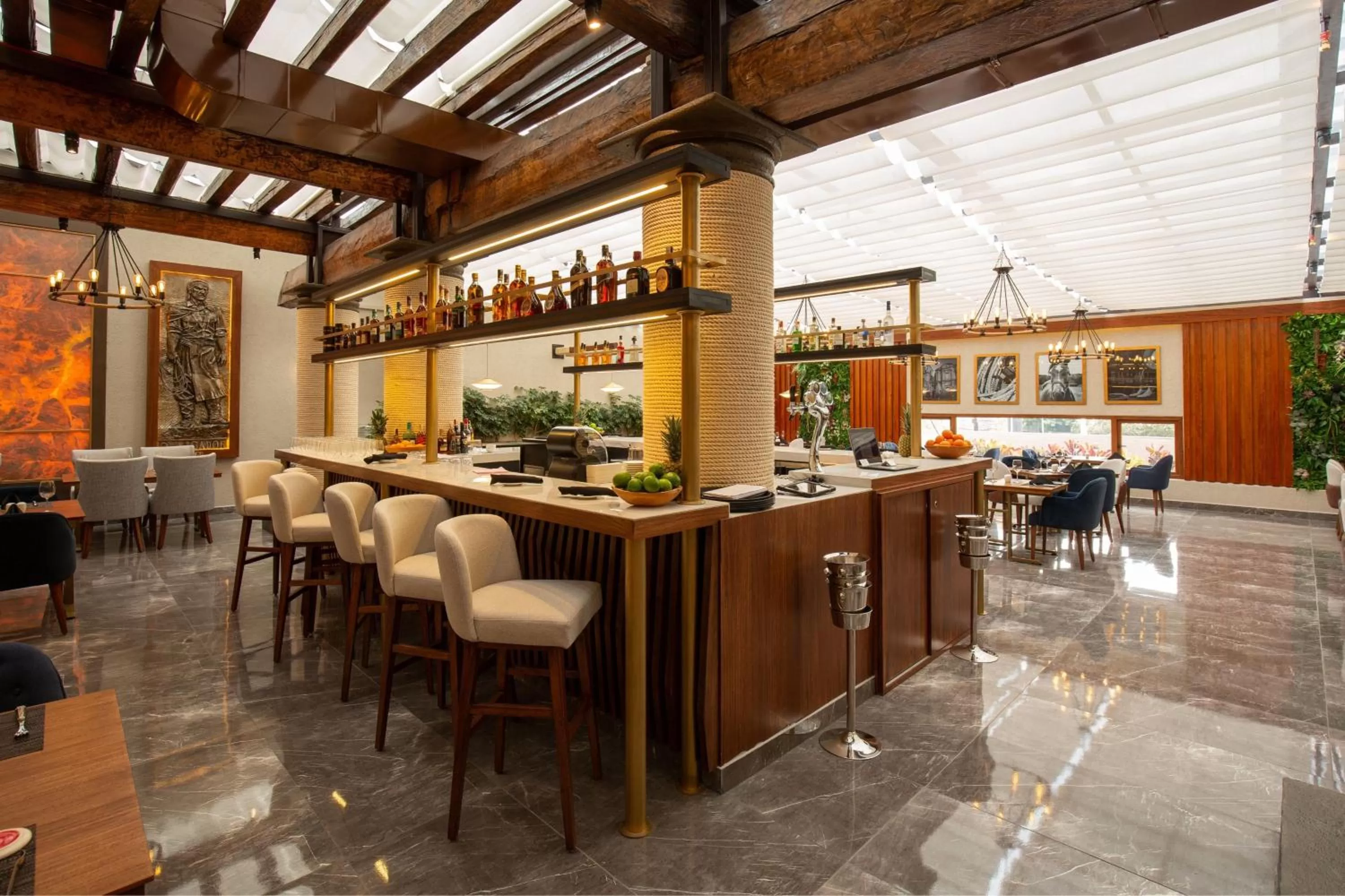 Restaurant/places to eat in JW Marriott Quito