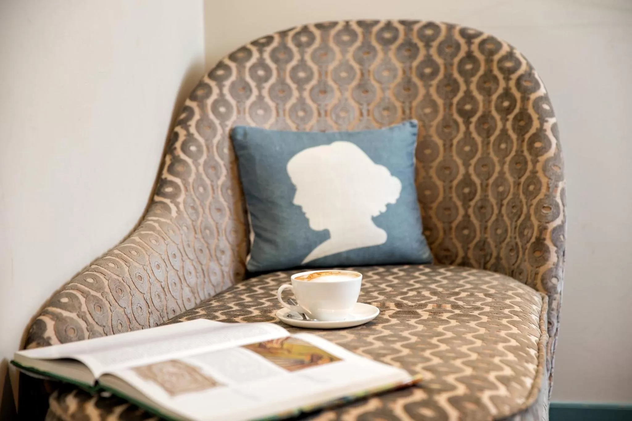 Bedroom in Morton Hotel