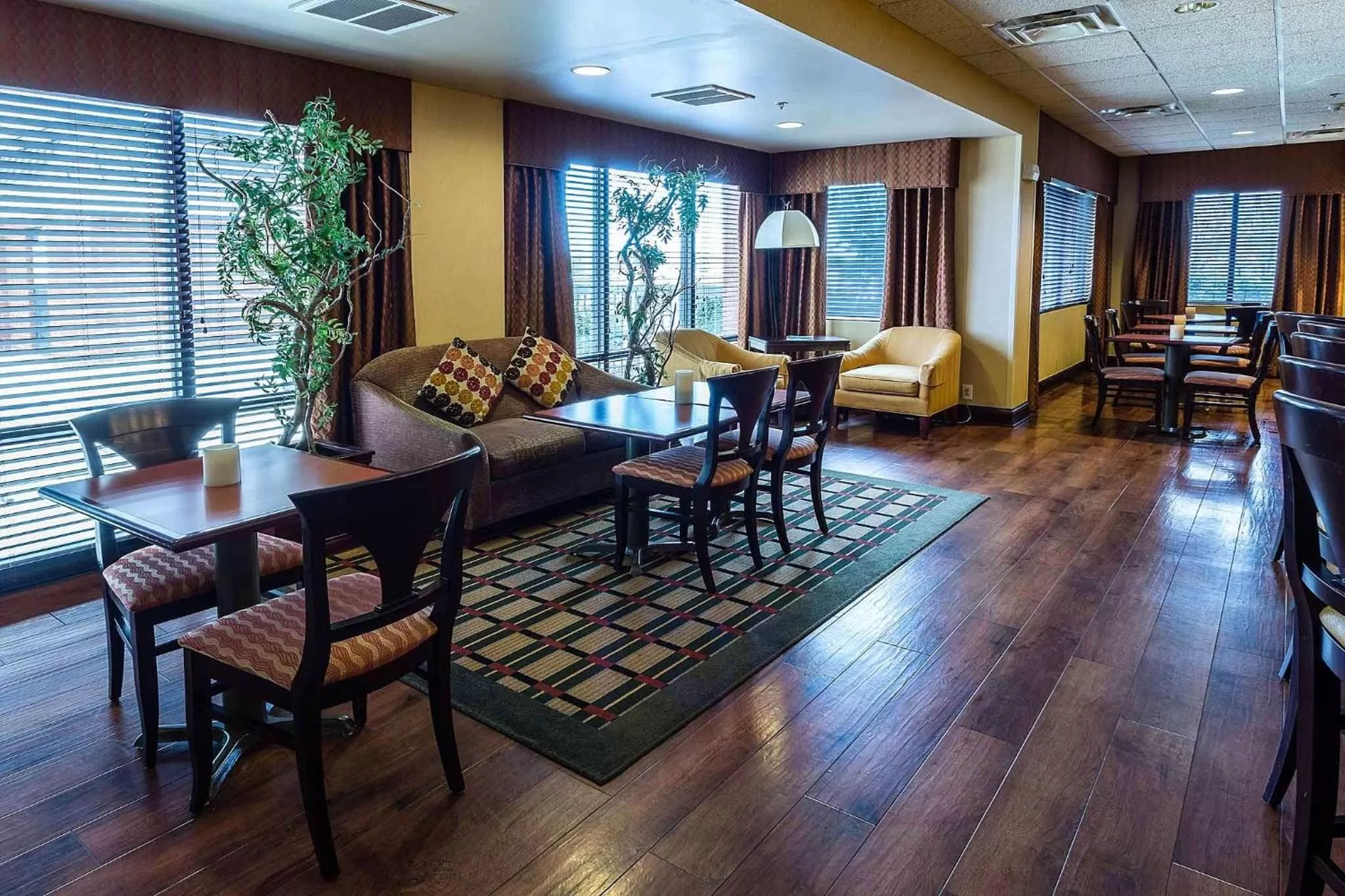 Restaurant/places to eat in Hampton Inn Somerset