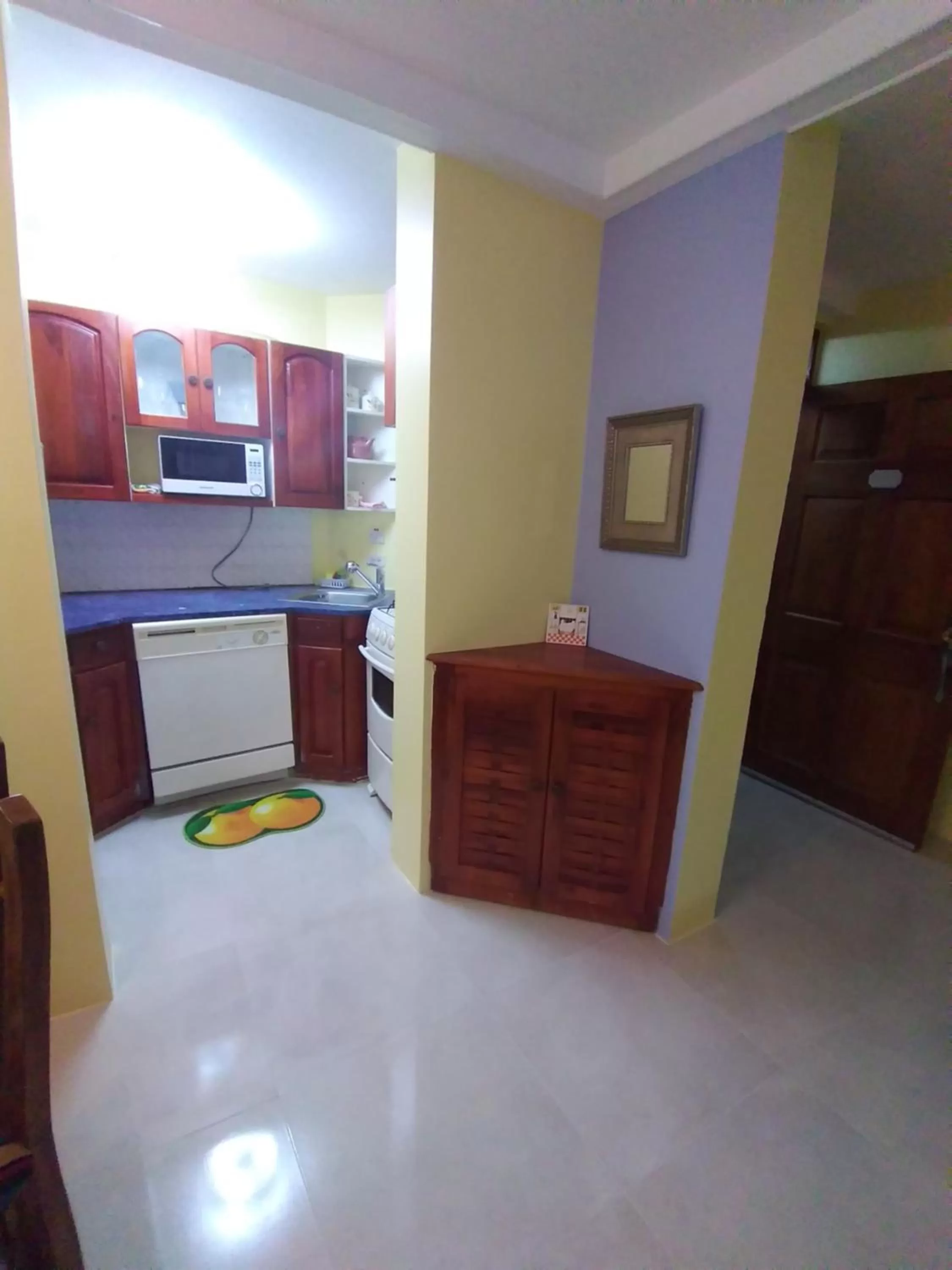 Restaurant/places to eat in Seacastles by the beach/pool