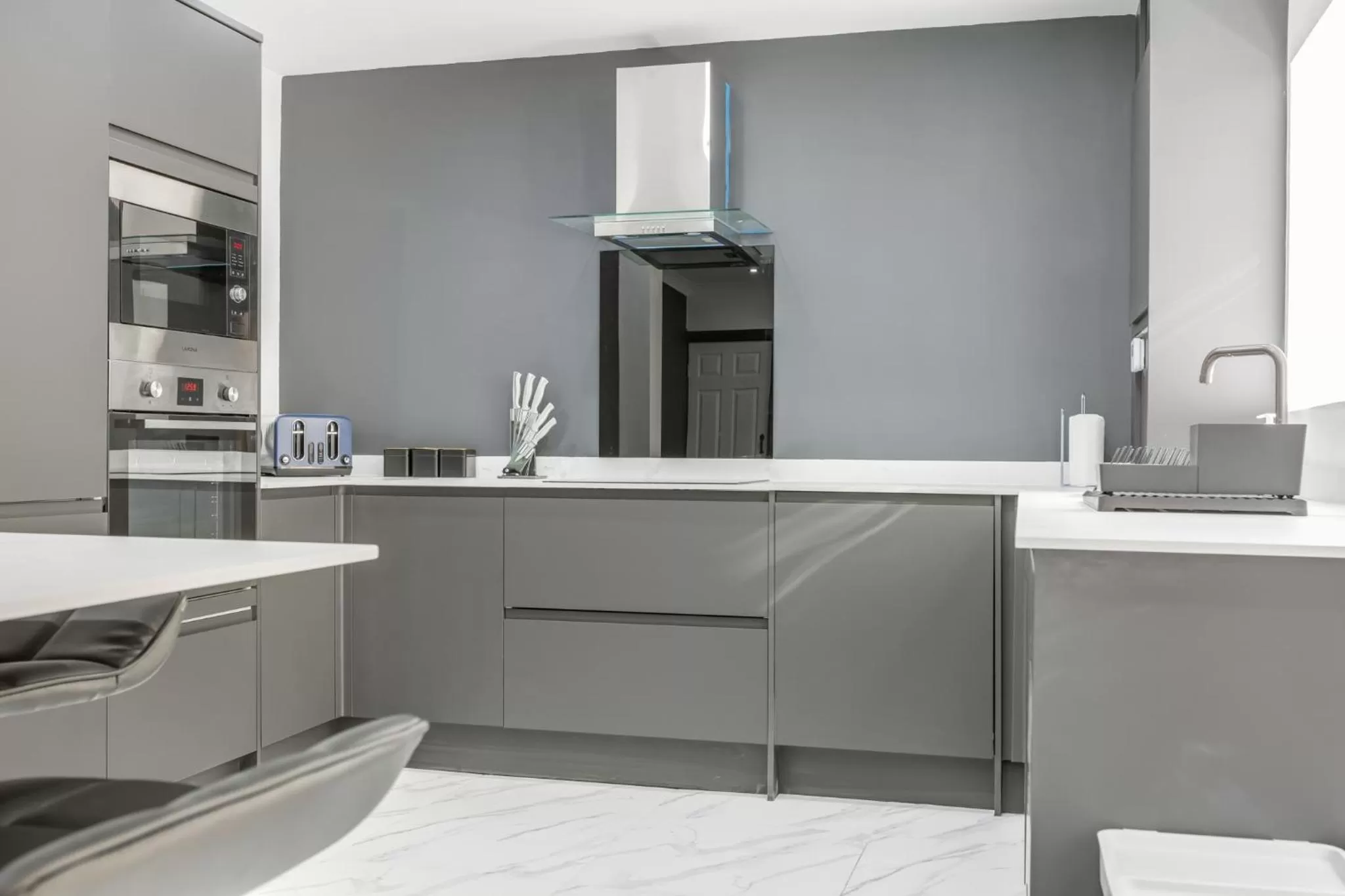 Kitchen or kitchenette in Crystal Towers Sasco Apartments