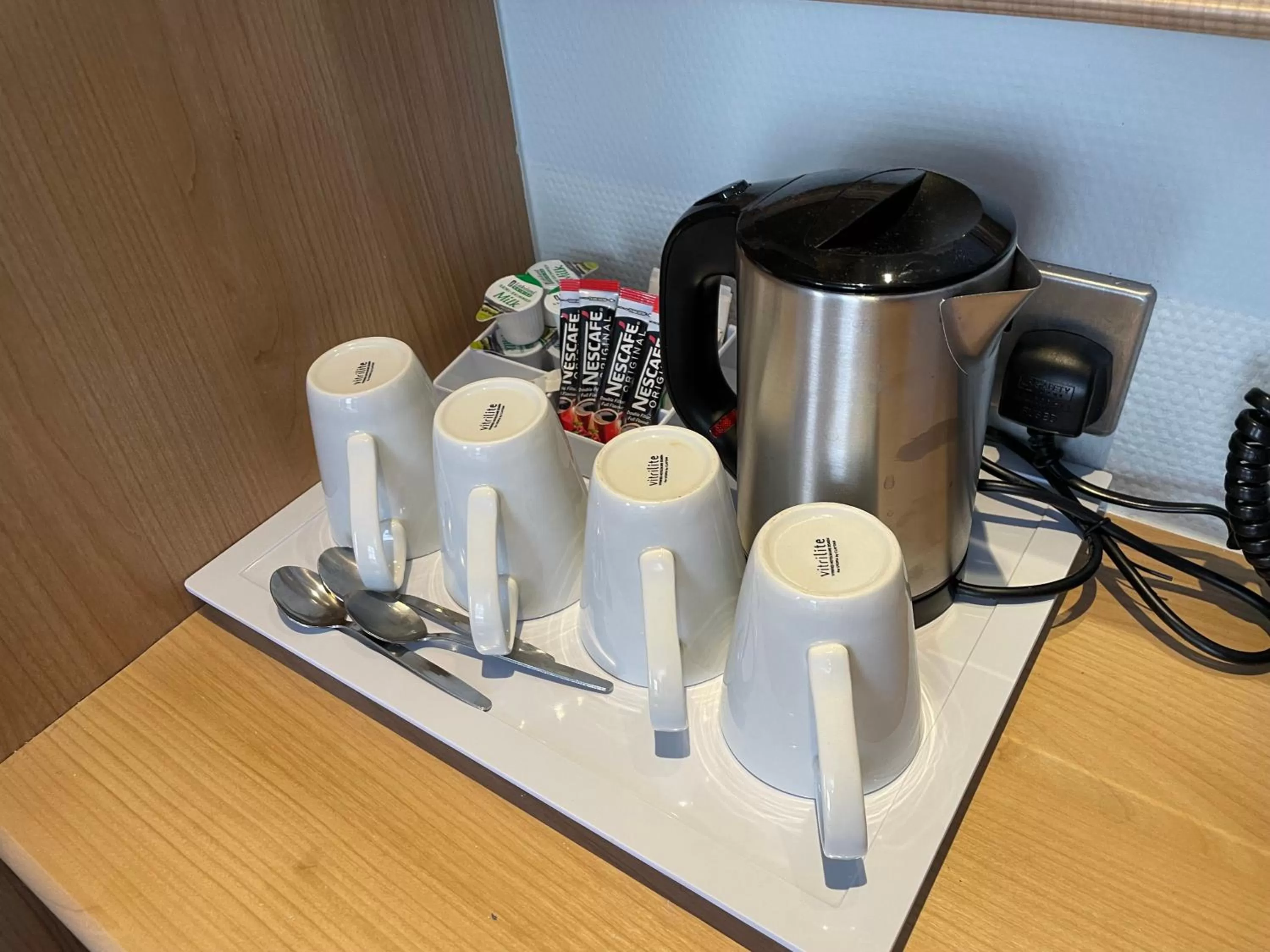 Coffee/tea facilities in The George Hotel