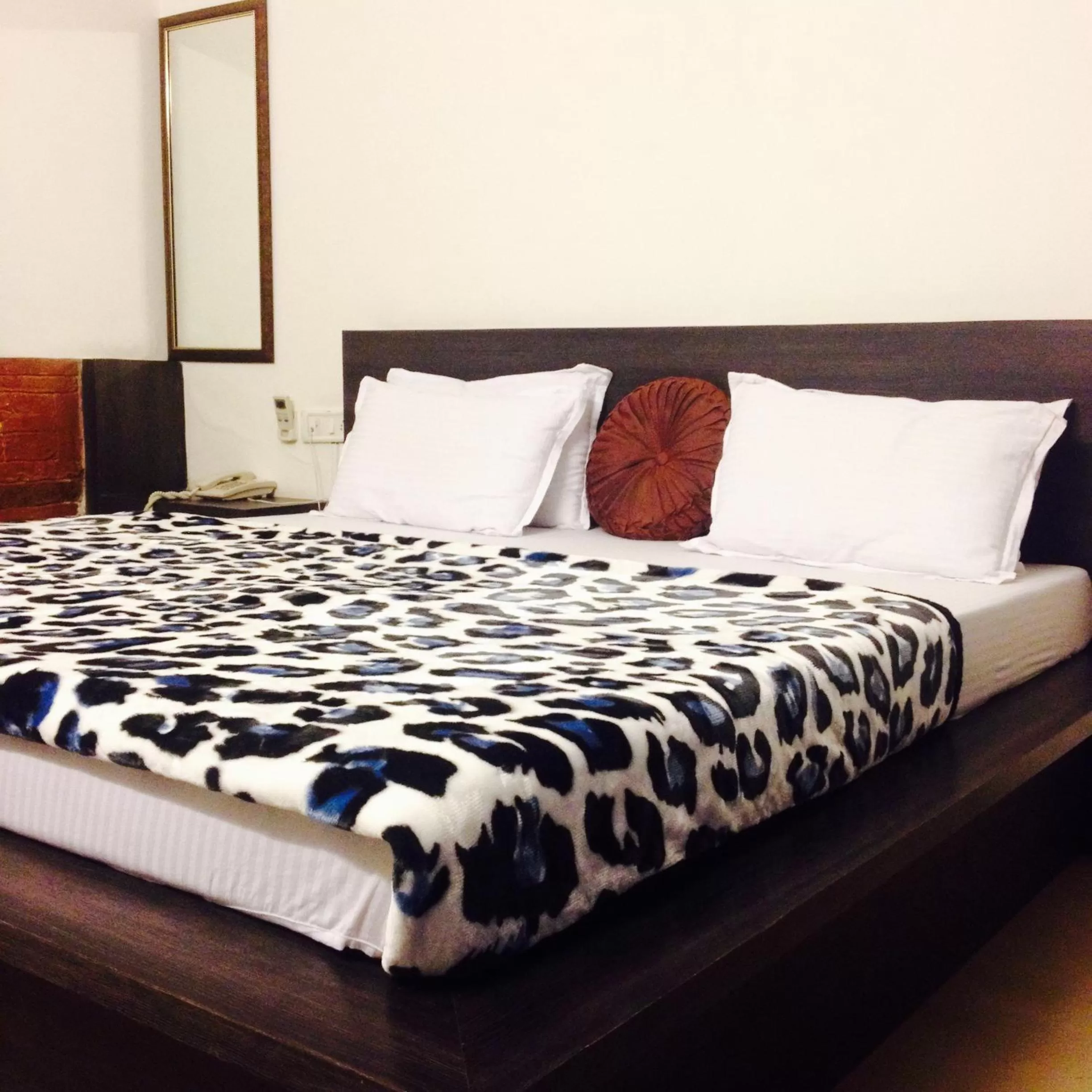 Bedroom, Bed in Hotel Shree
