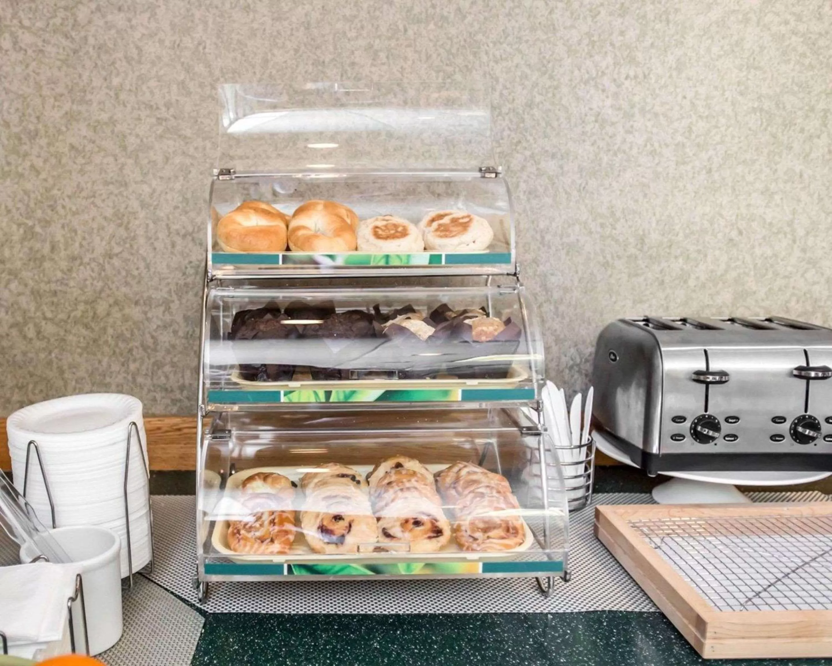 Restaurant/places to eat in Quality Inn New Columbia-Lewisburg