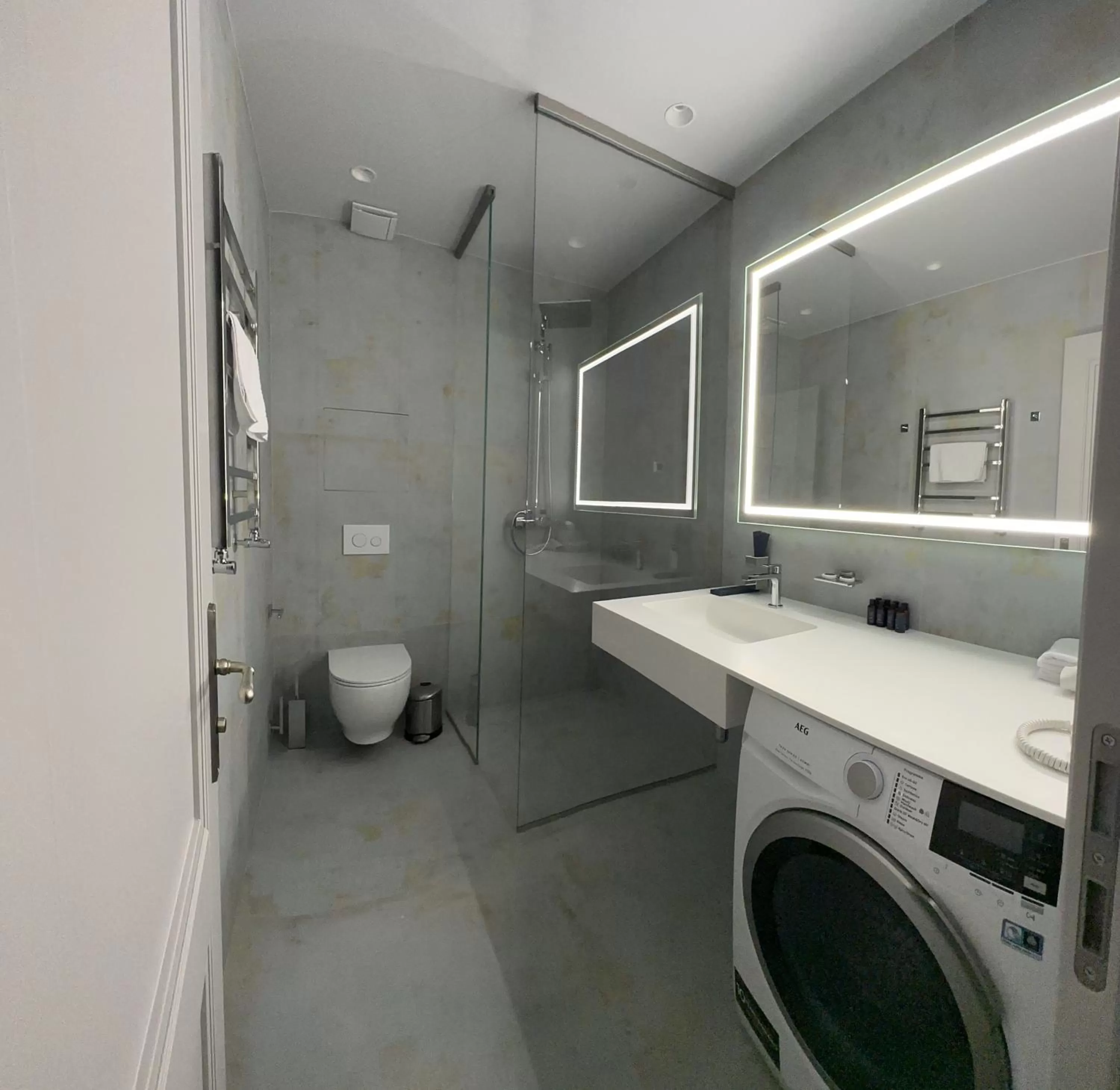 Shower, Bathroom in Roze Center Apartments