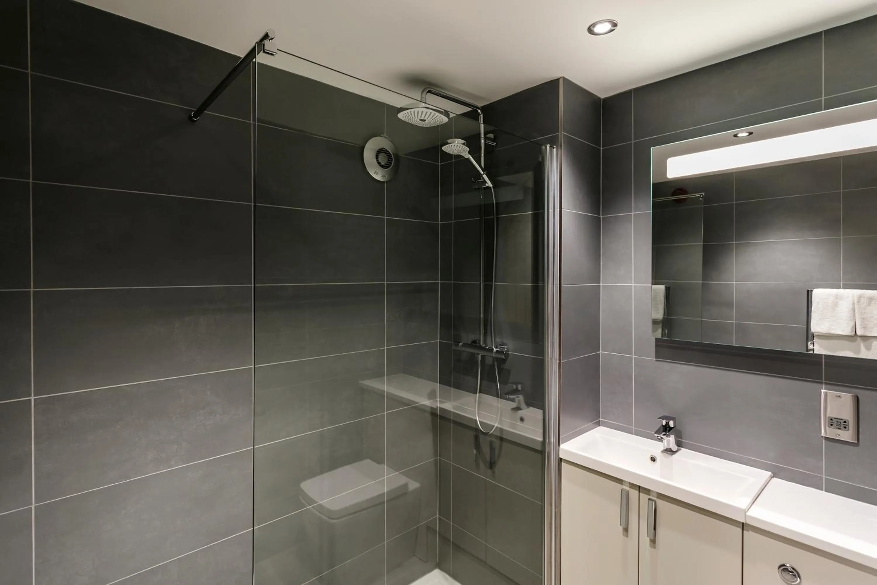 Shower in The Gamekeeper's Inn