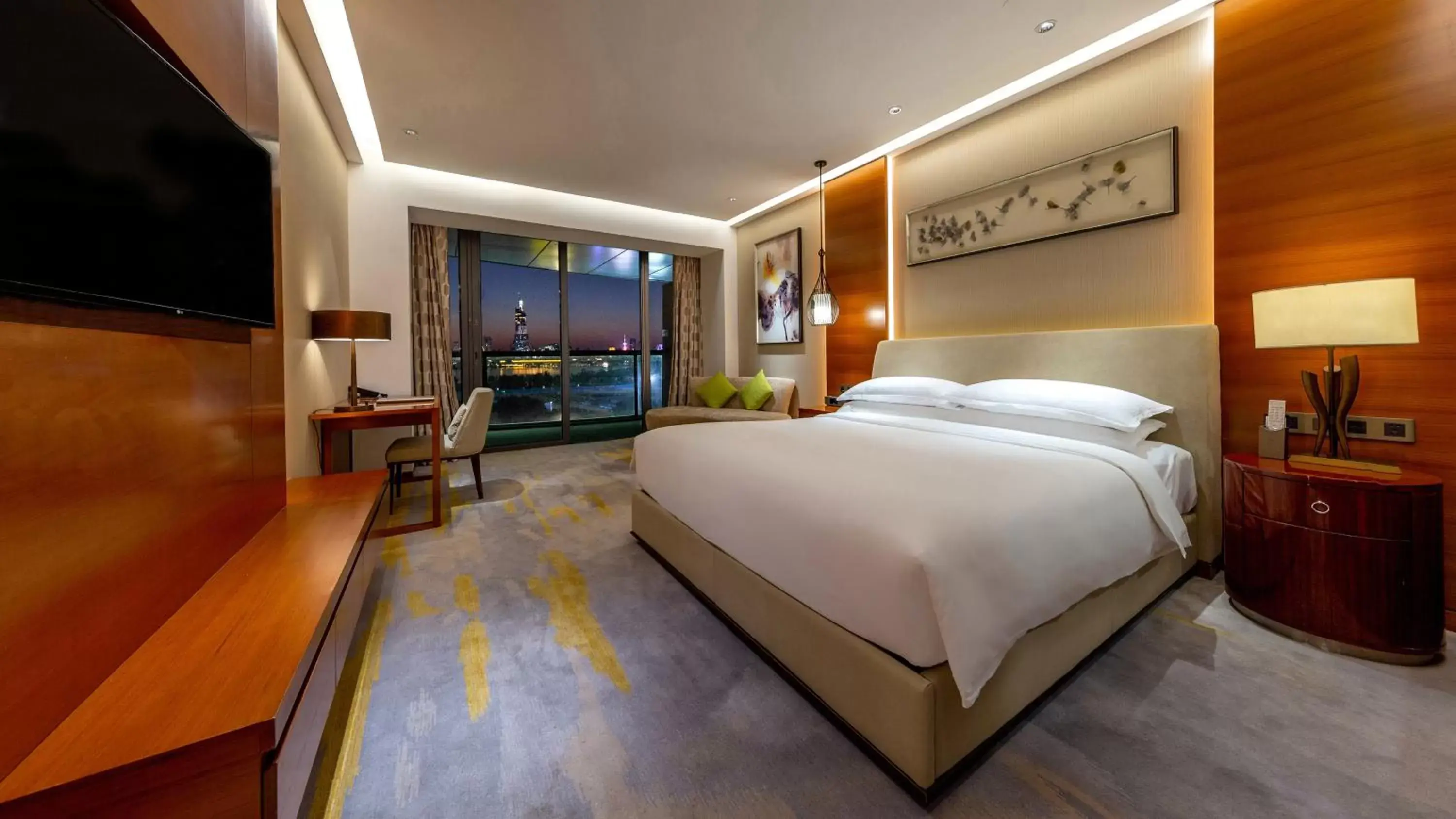 Standard King Room with Balcony and City View in Holiday Inn Nanjing Xuanwu Lake by IHG Standard King Room with Balcony and City View in Holiday Inn Nanjing Xuanwu Lake by IHG