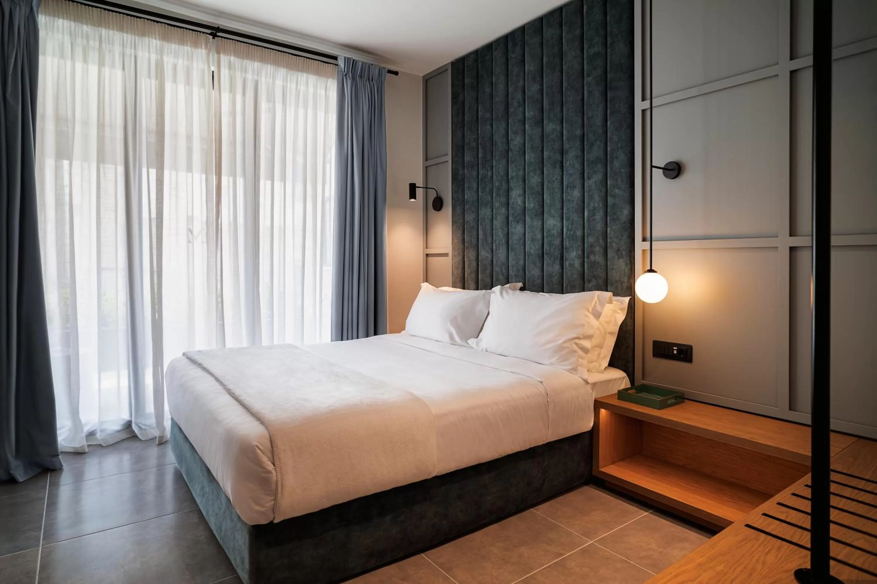 Bed in Bob W Athens Akadimia