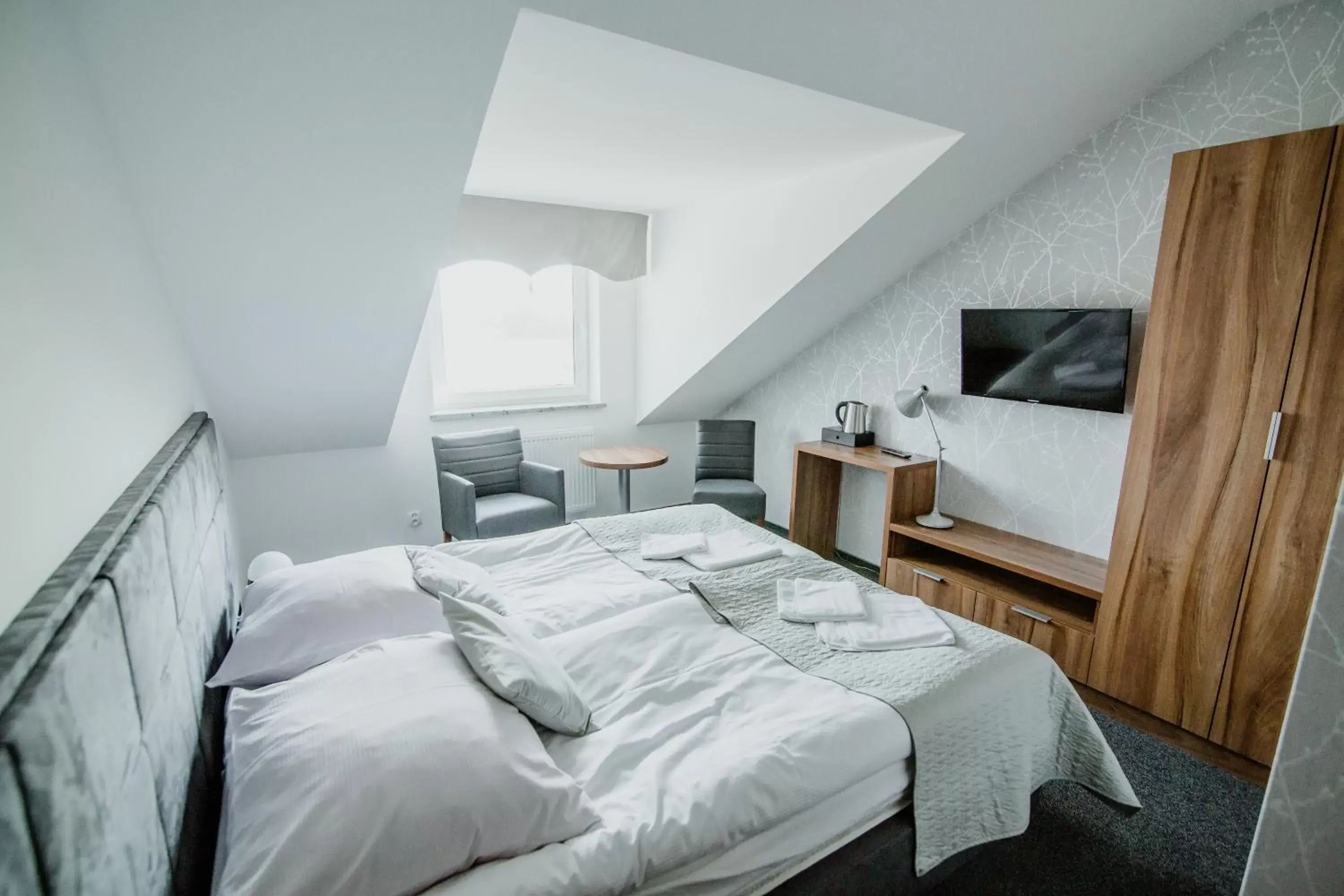 Superior Deluxe Double or Twin Room in GOŚCINIEC ZACISZE - pokoje & restauracja blisko A2 Dąbie - Uniejów Superior Deluxe Double or Twin Room in GOŚCINIEC ZACISZE - pokoje & restauracja blisko A2 Dąbie - Uniejów