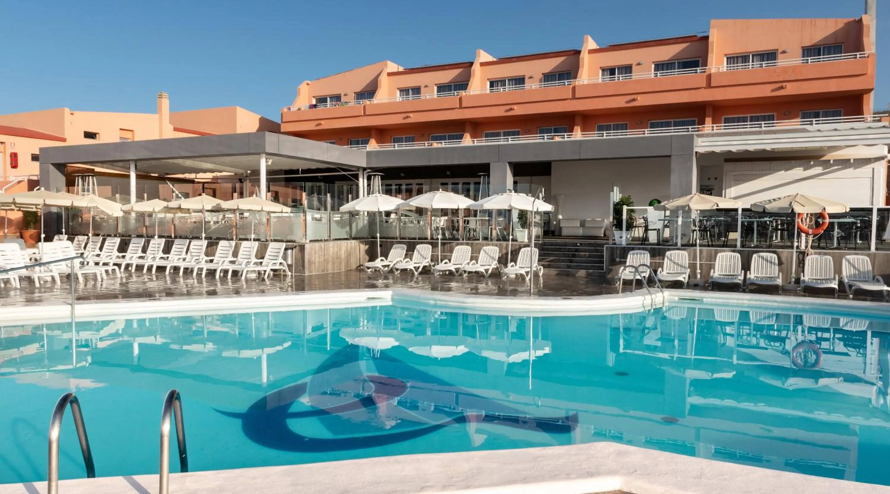 Swimming pool in Marina Elite