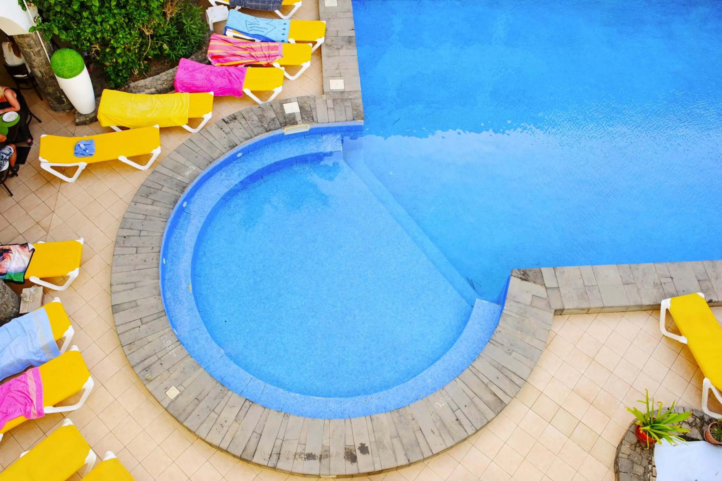 Swimming pool in Ouril Pontao Hotel