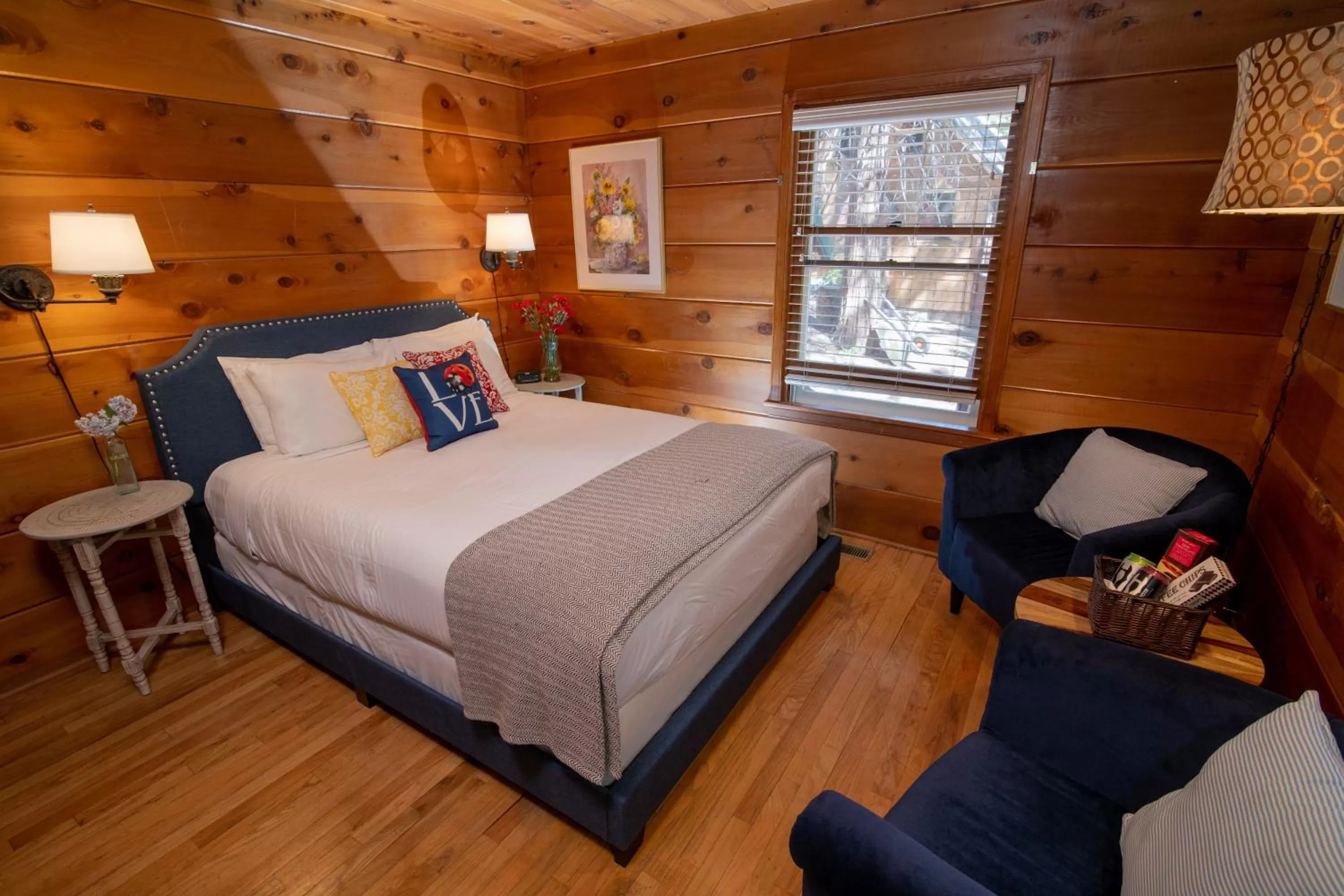 Bed in Elliott House Boutique Inn