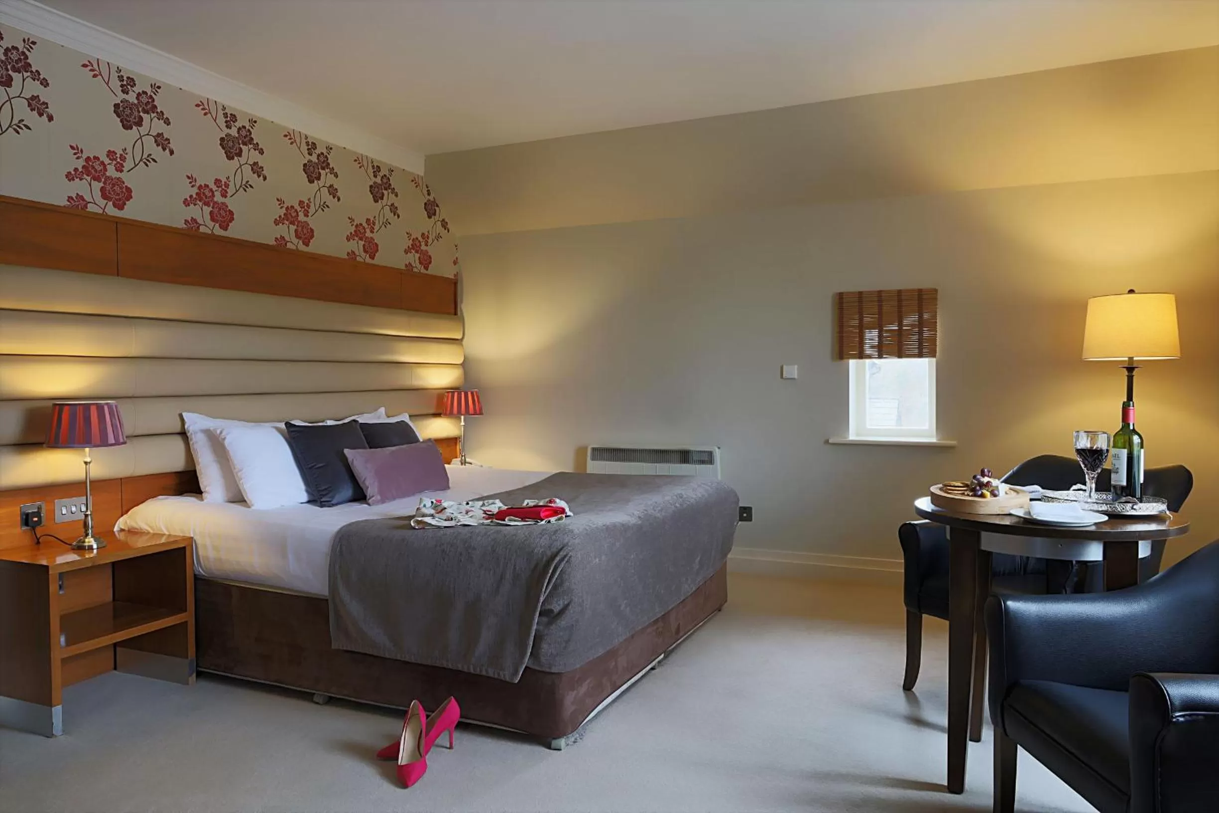 Bed in Westport Country Lodge Hotel