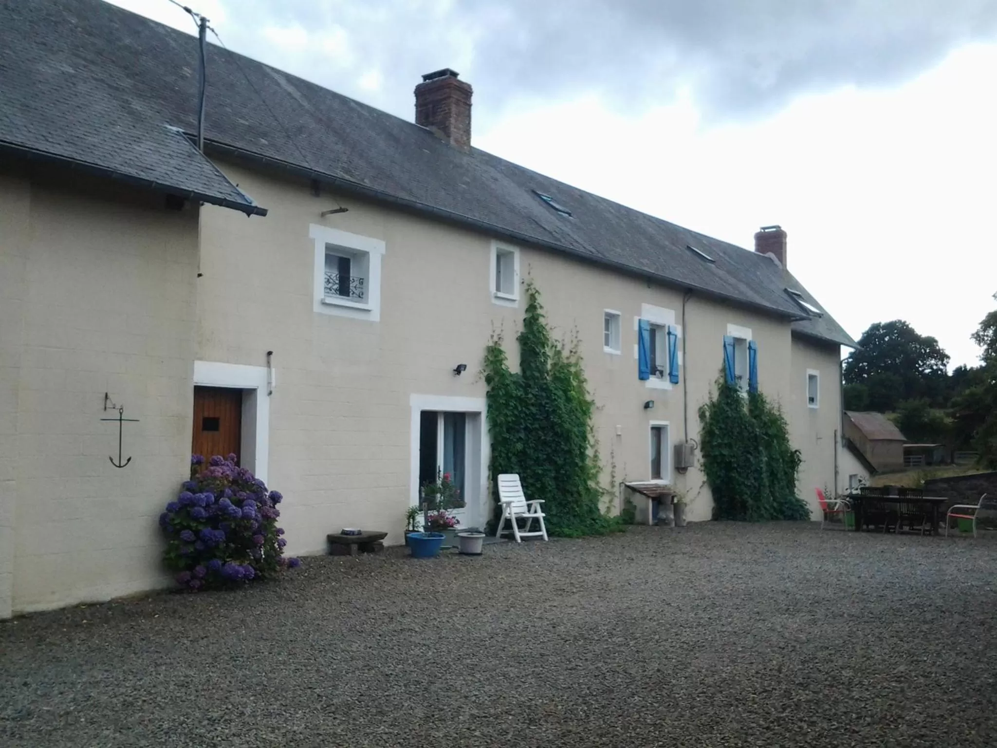 Property building in La Parisiere