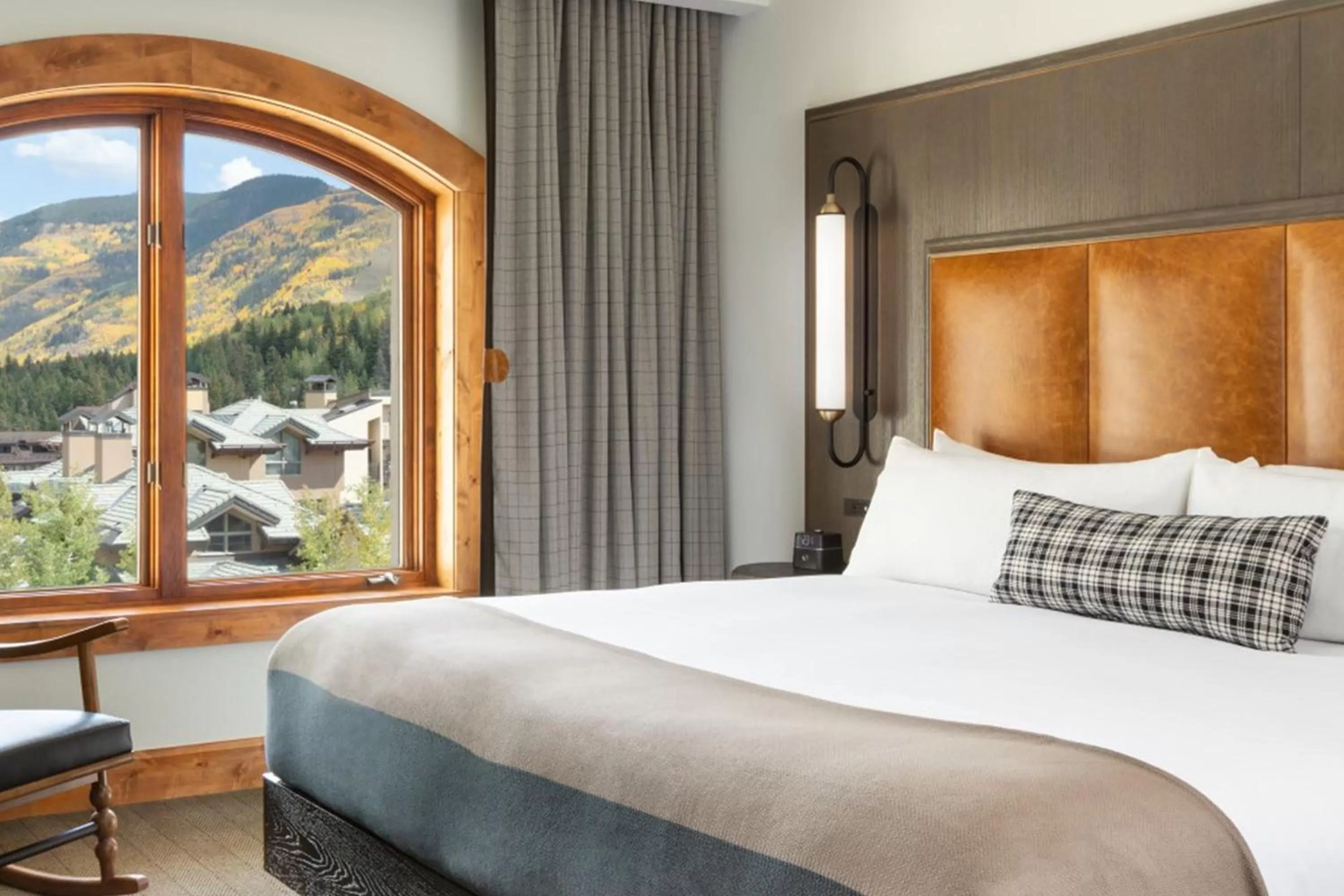 Bedroom, Bed in The Hythe, a Luxury Collection Resort, Vail