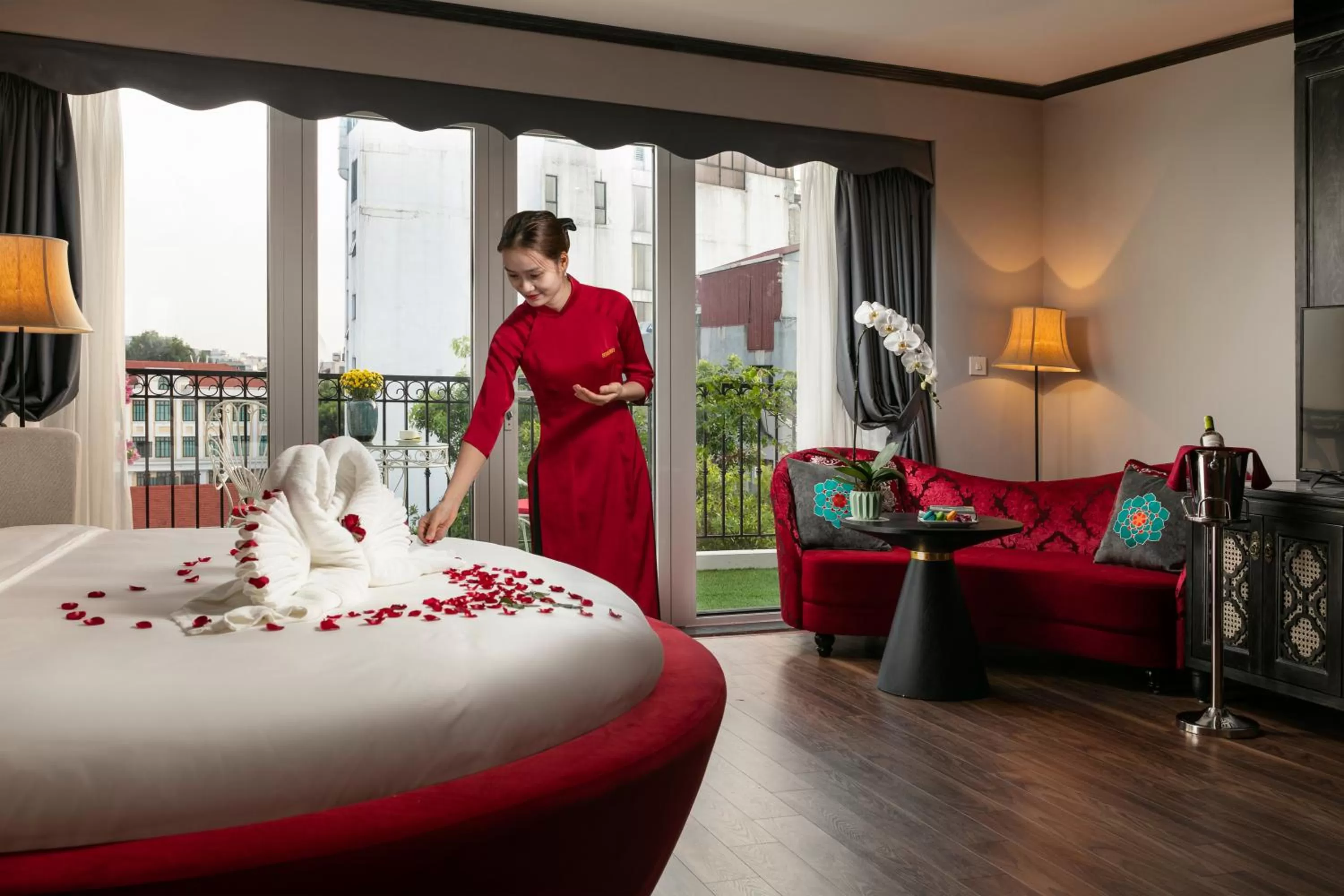 Bedroom, Bed in Shining Central Hotel & Spa