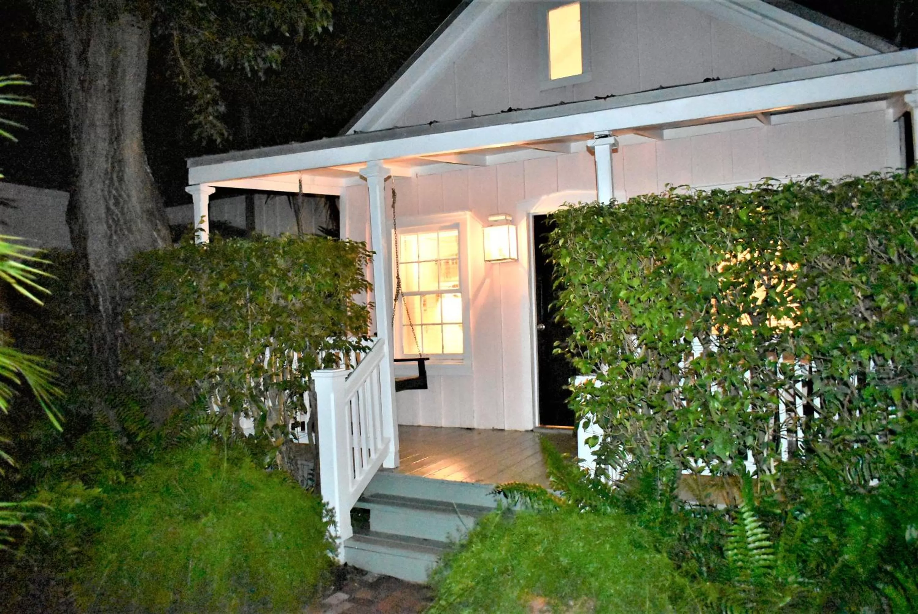 Simonton Court Historic Inn & Cottages