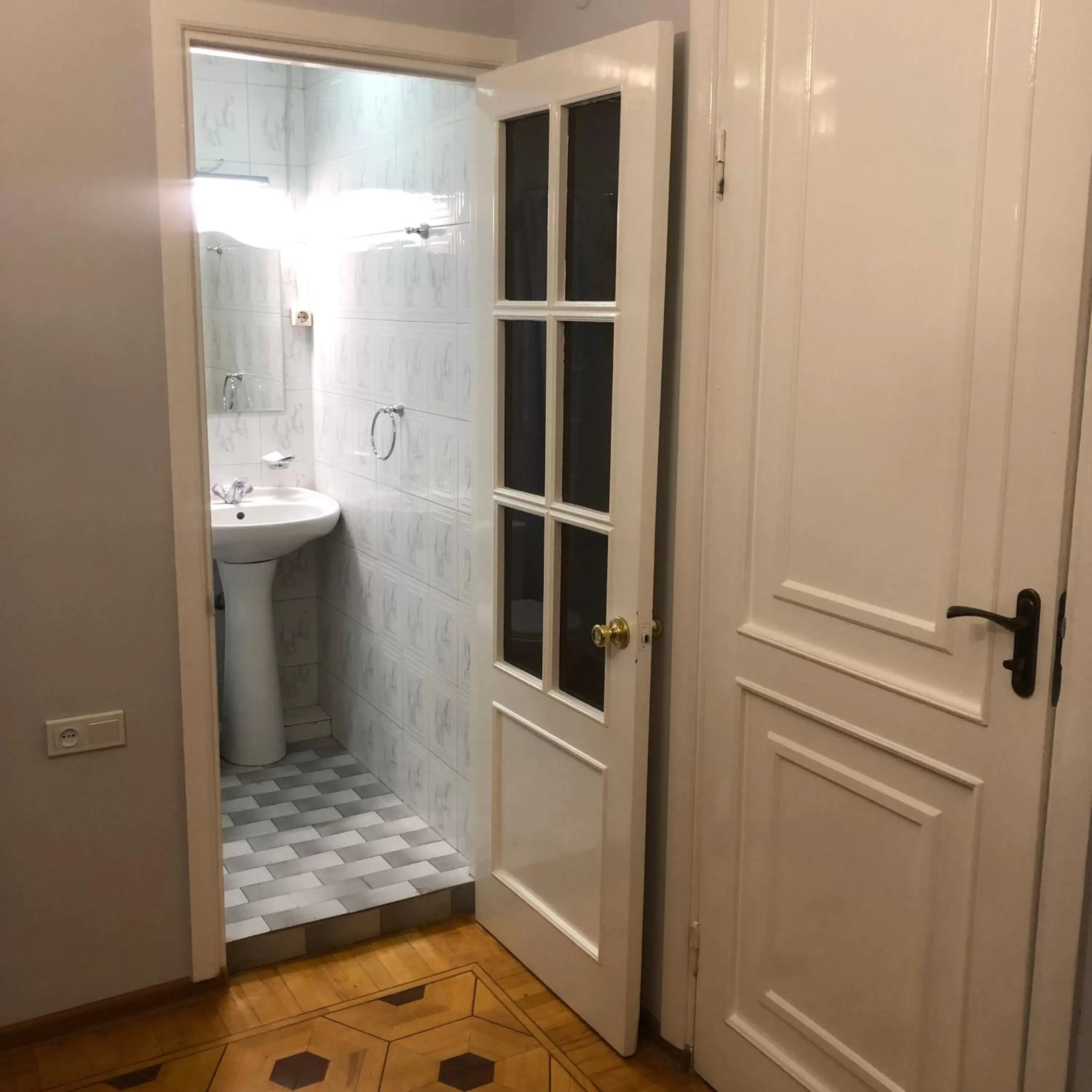 Bathroom in Elross Hotel