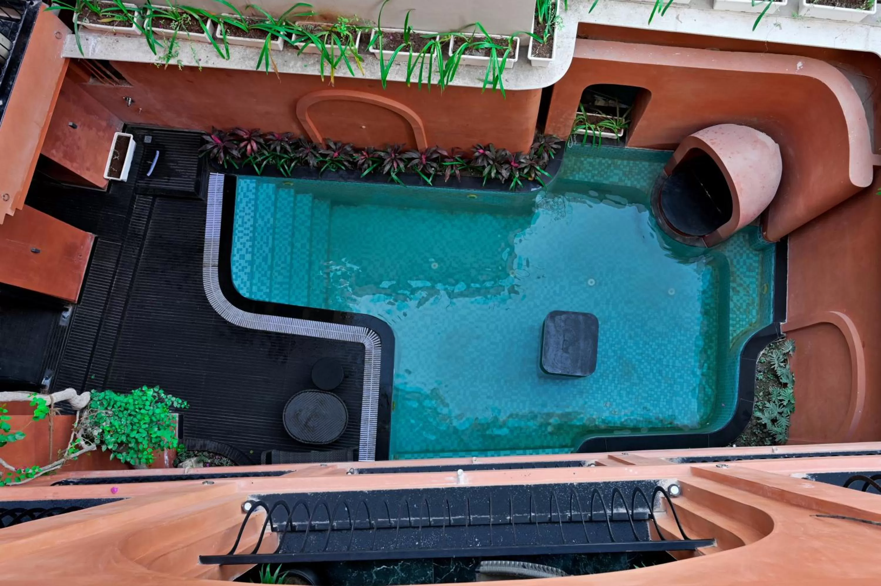 Swimming pool in The Red Pier - My Downtown Hotels