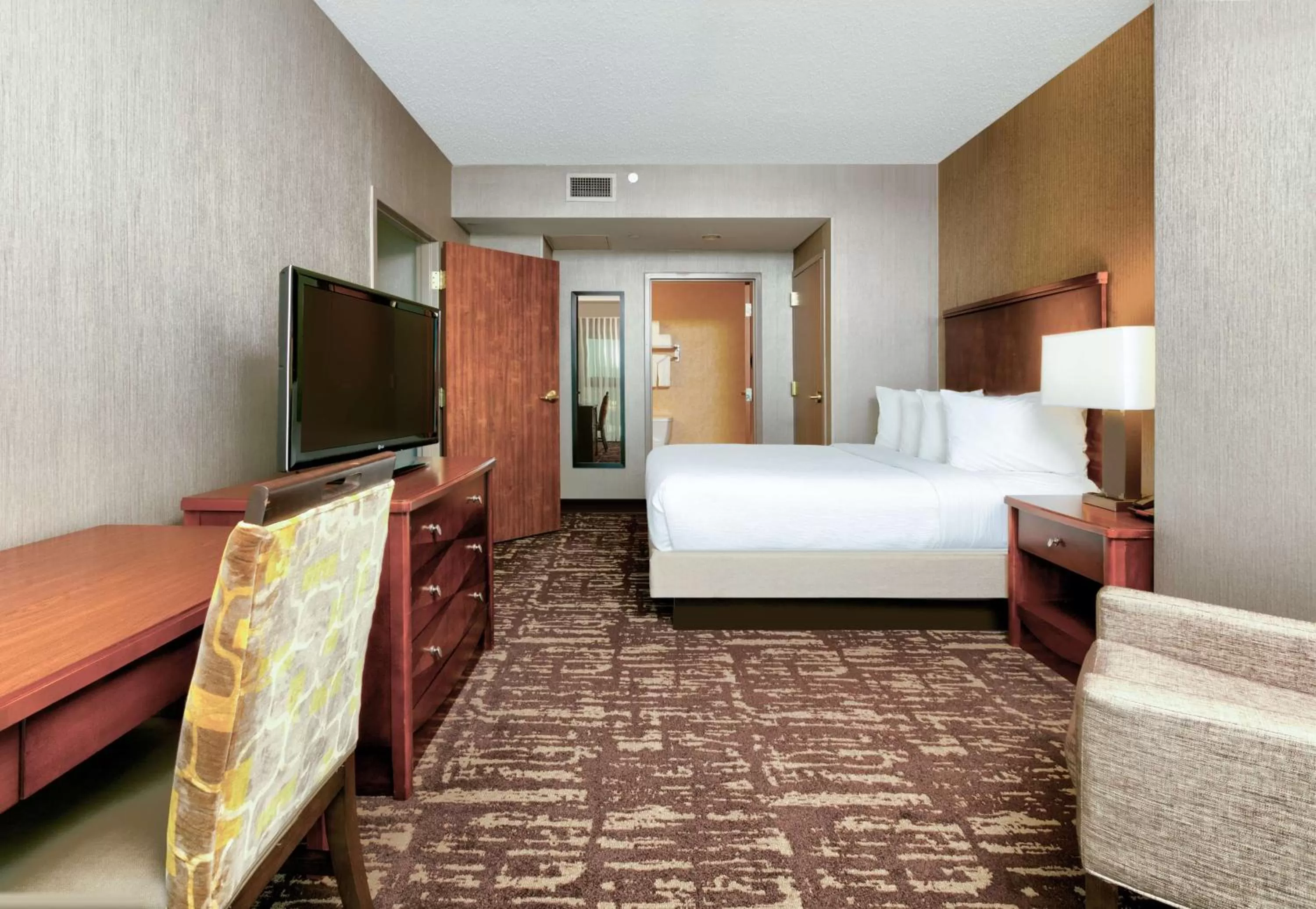 Bed in Embassy Suites by Hilton Dallas Frisco Hotel & Convention Center