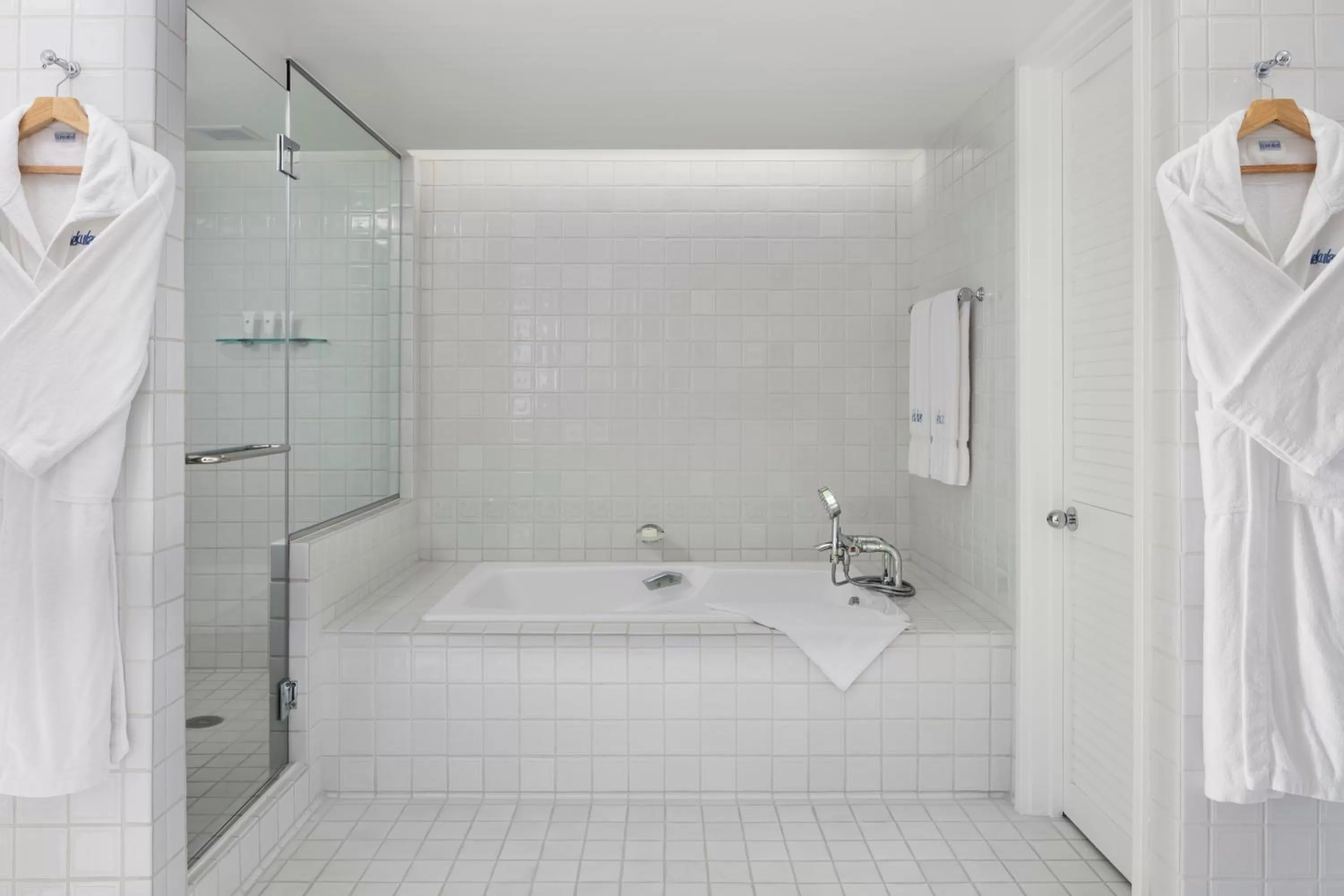 Shower in Halekulani - NO RESORT FEE