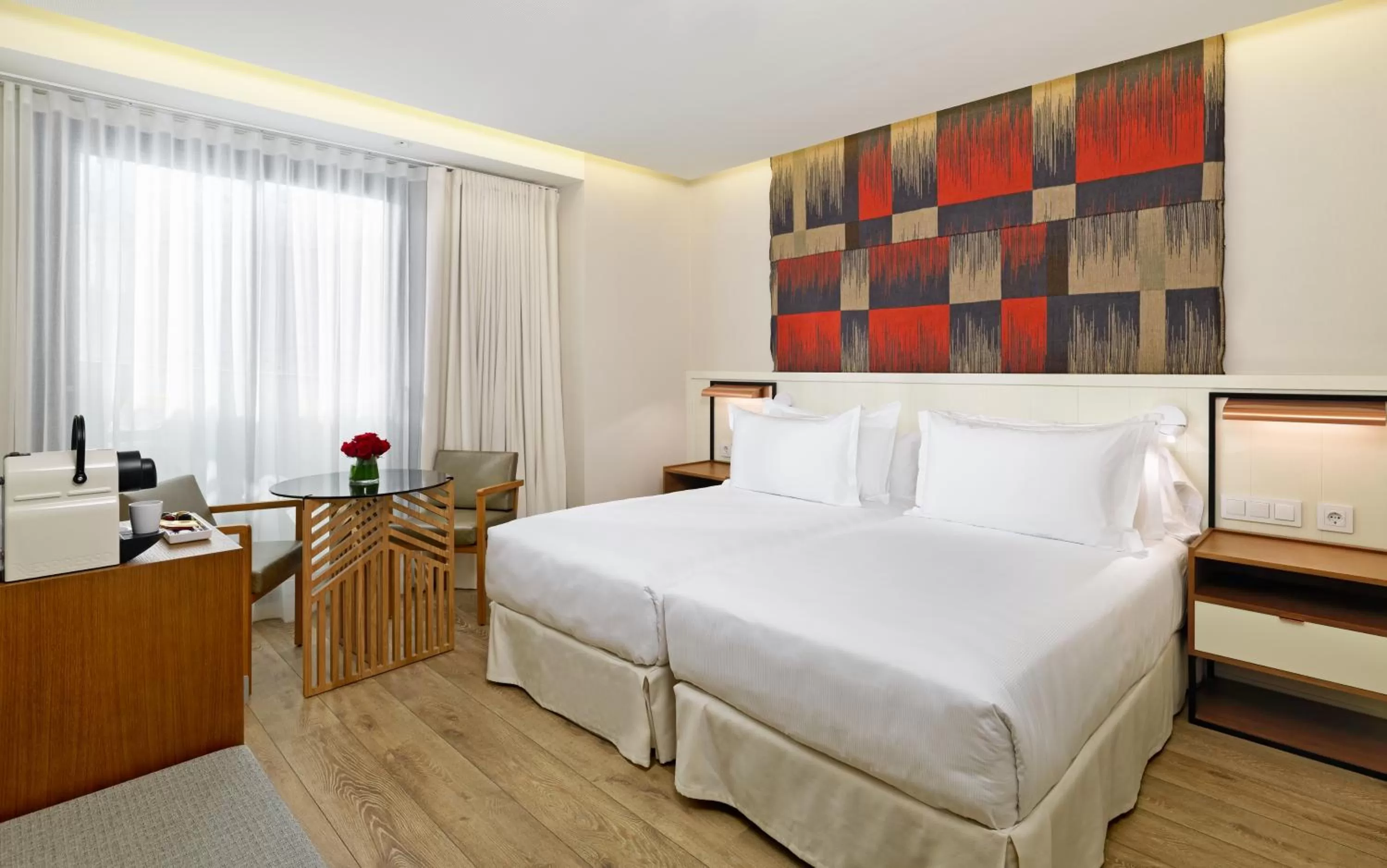 Classic Double or Twin Room in H10 Cubik 4* Sup