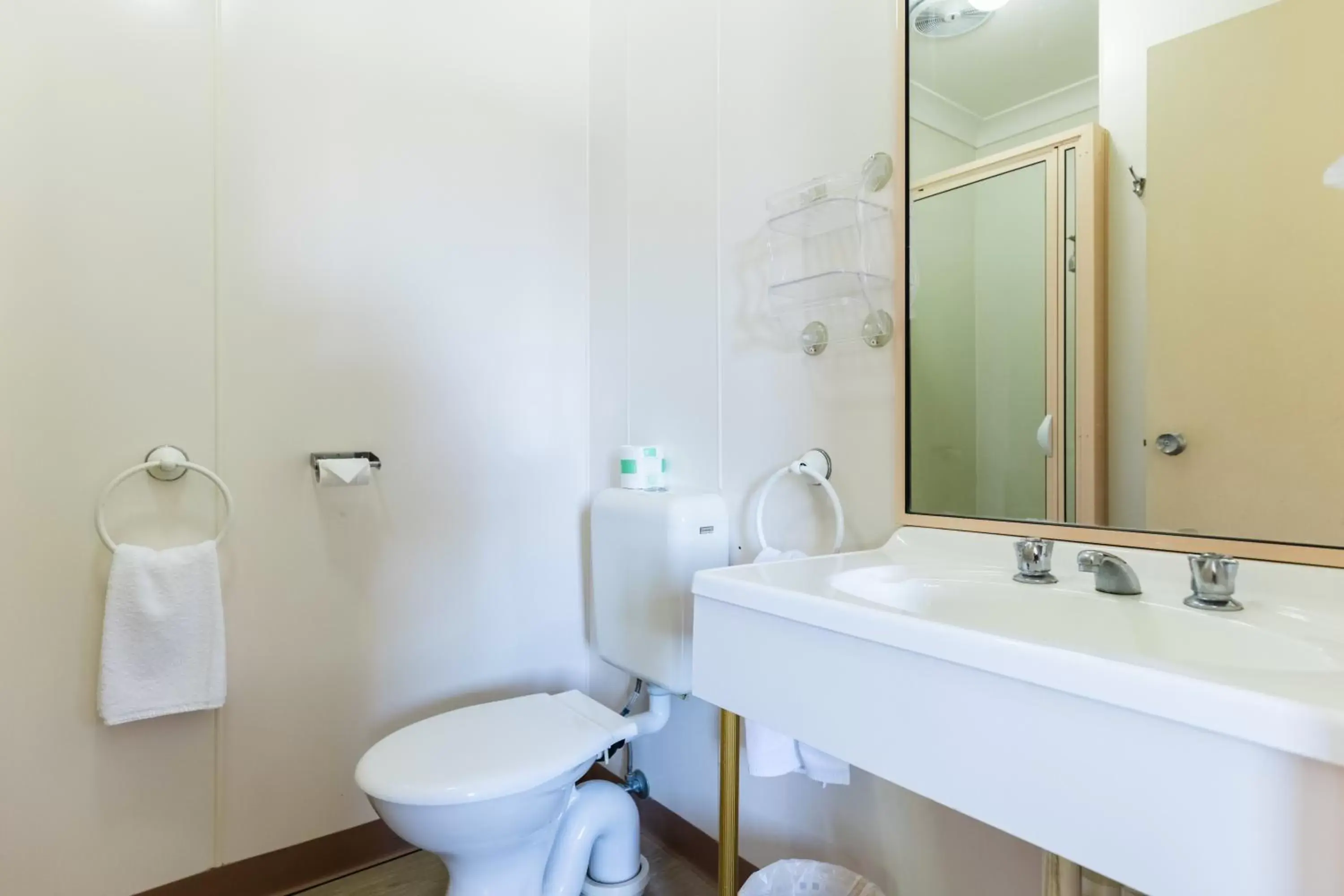 Standard Queen Room in Midlands Motel Standard Queen Room in Midlands Motel