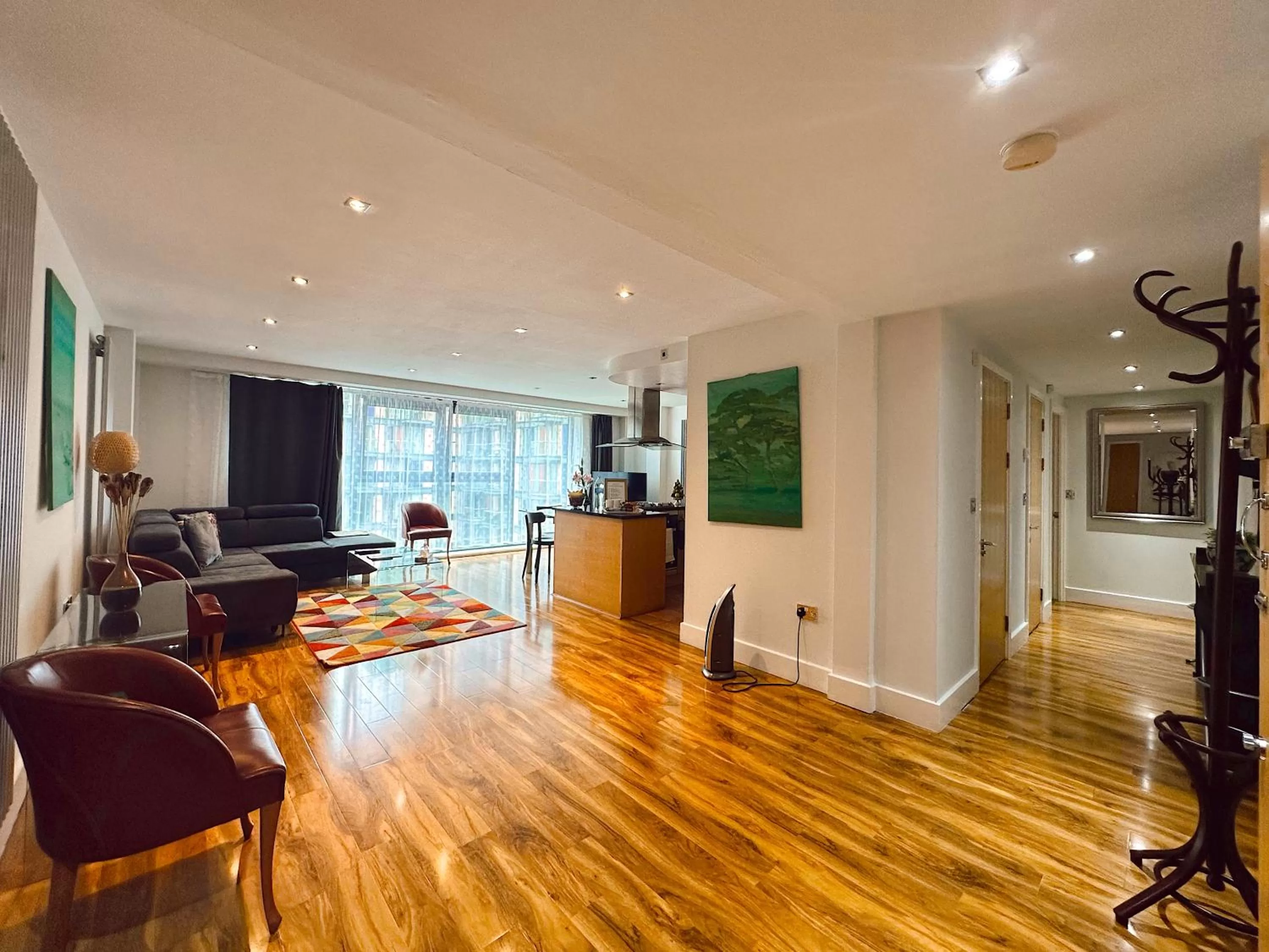 Facade/entrance in Canary Wharf - Luxury Apartments