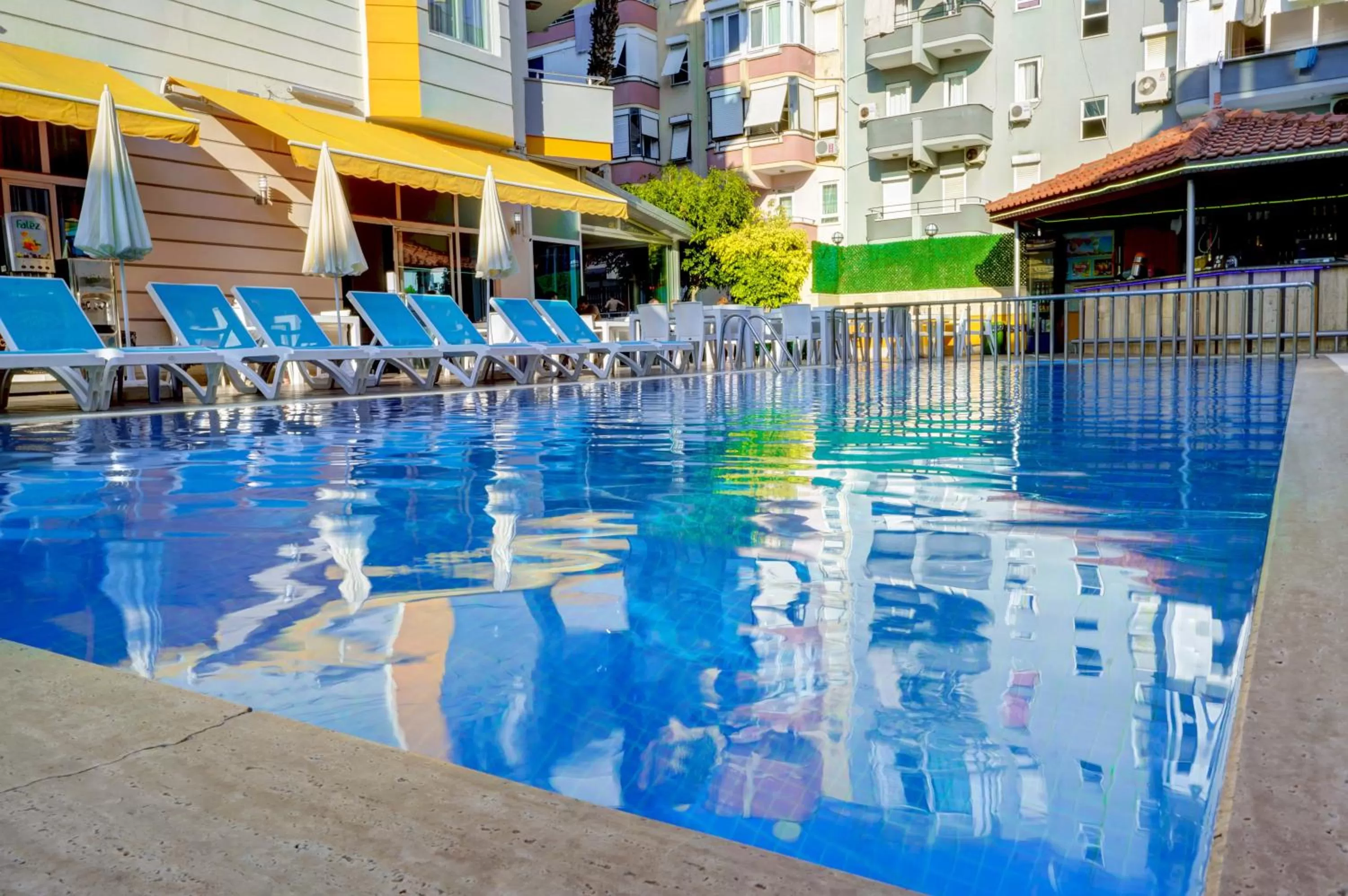 Swimming pool in Kleopatra Arsi Hotel
