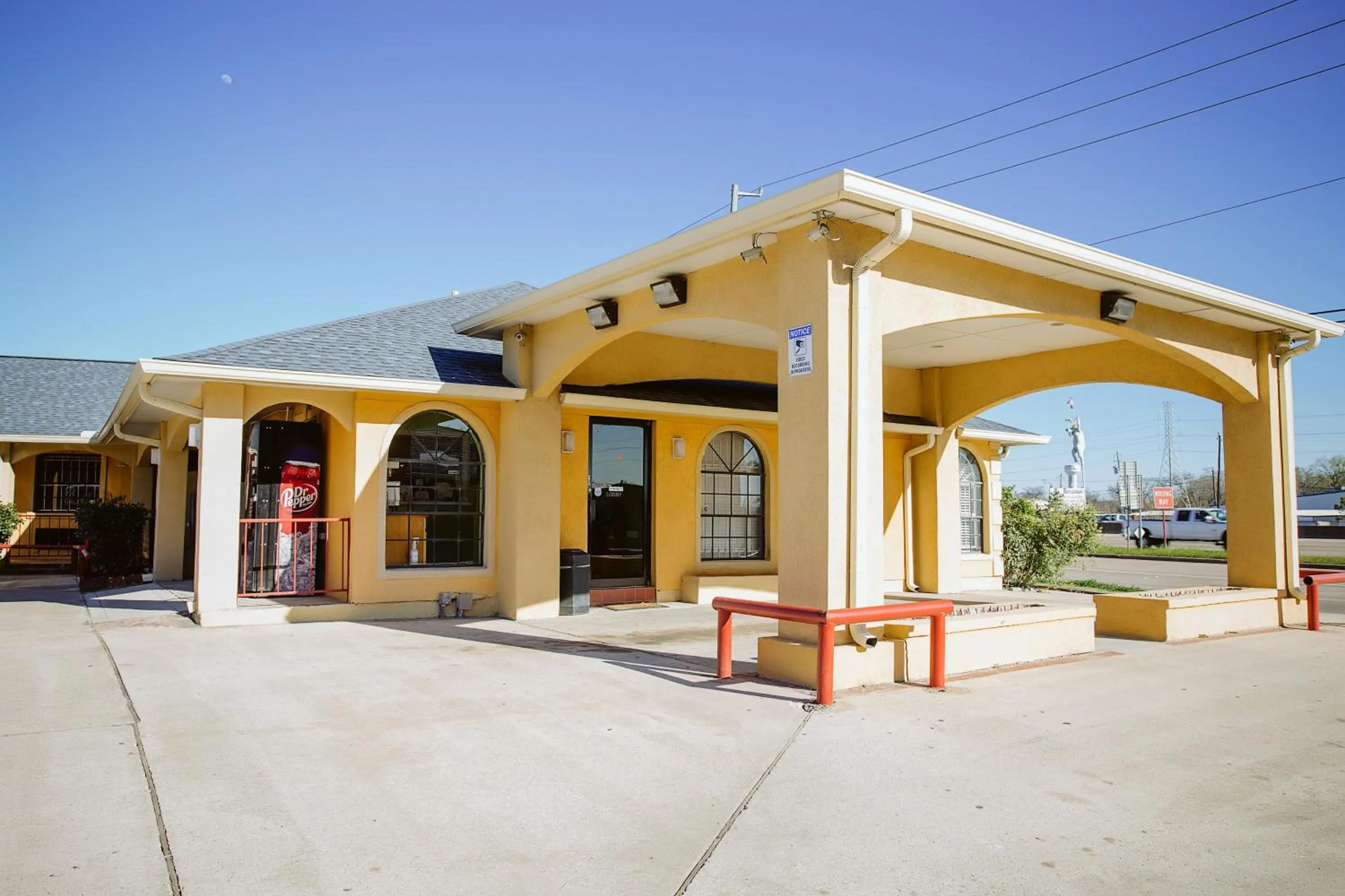 Property building in REGENCY INN - CHANNELVIEW