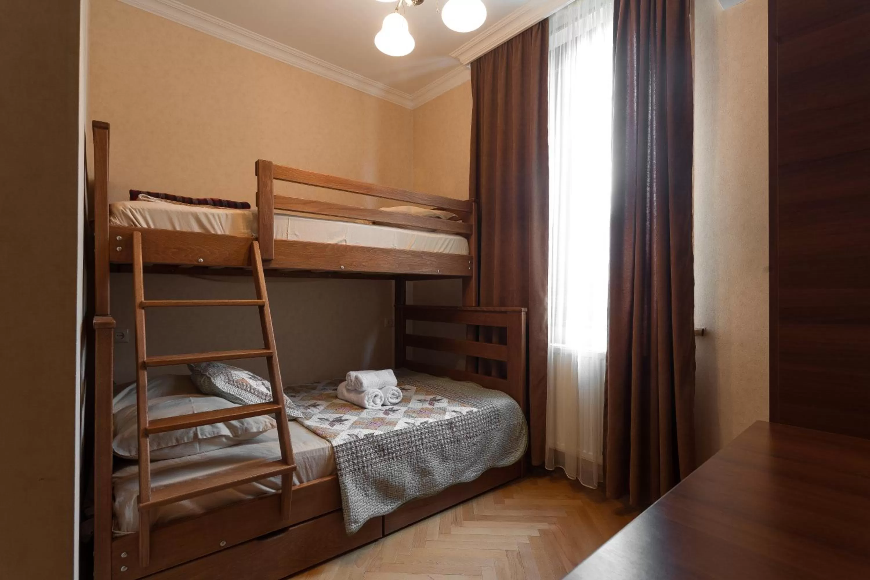 bunk bed, Bed in Heyvany