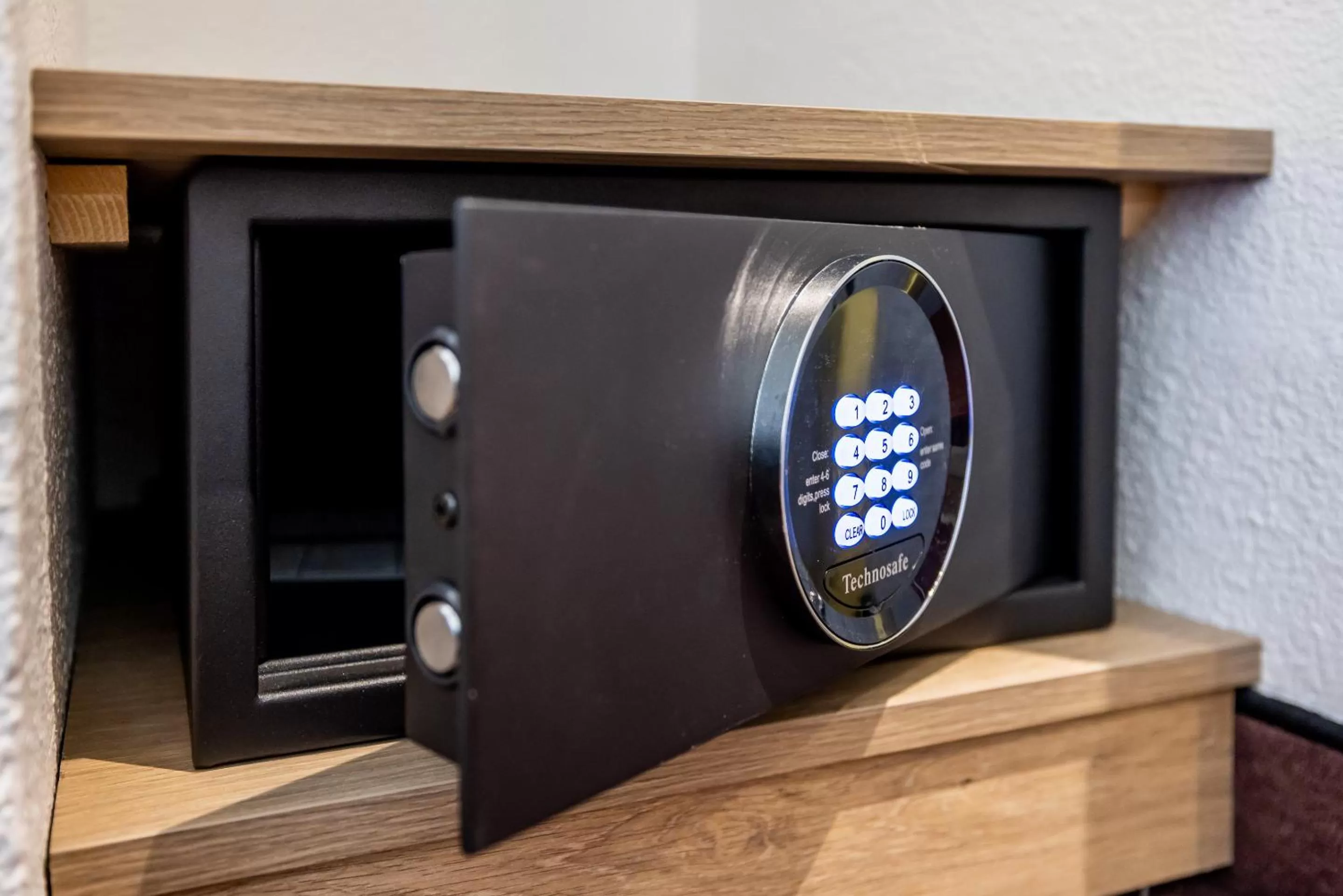 Bedroom in Best Western Hotel Le Bordeaux Sud