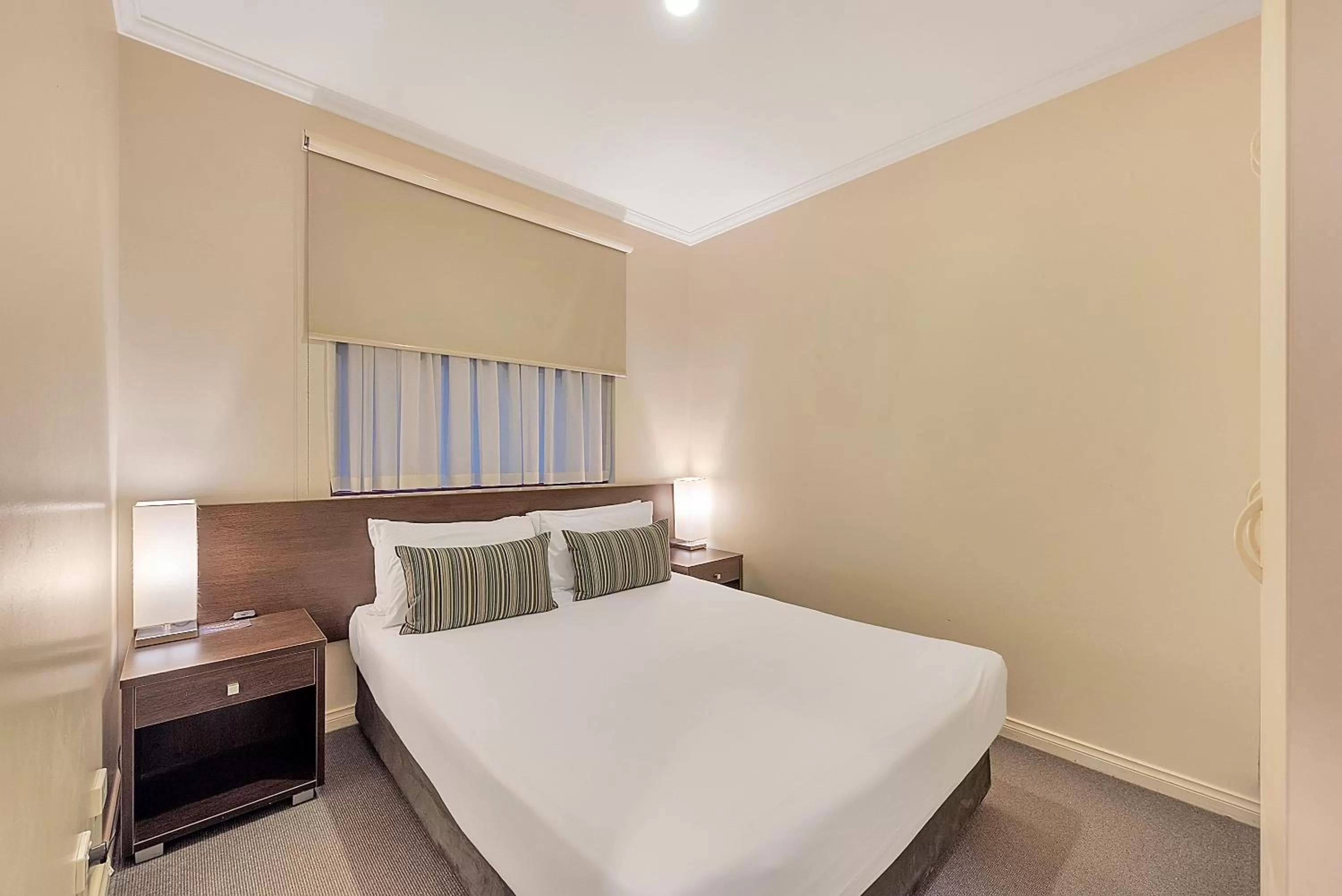 Bedroom, Bed in Franklin Apartments