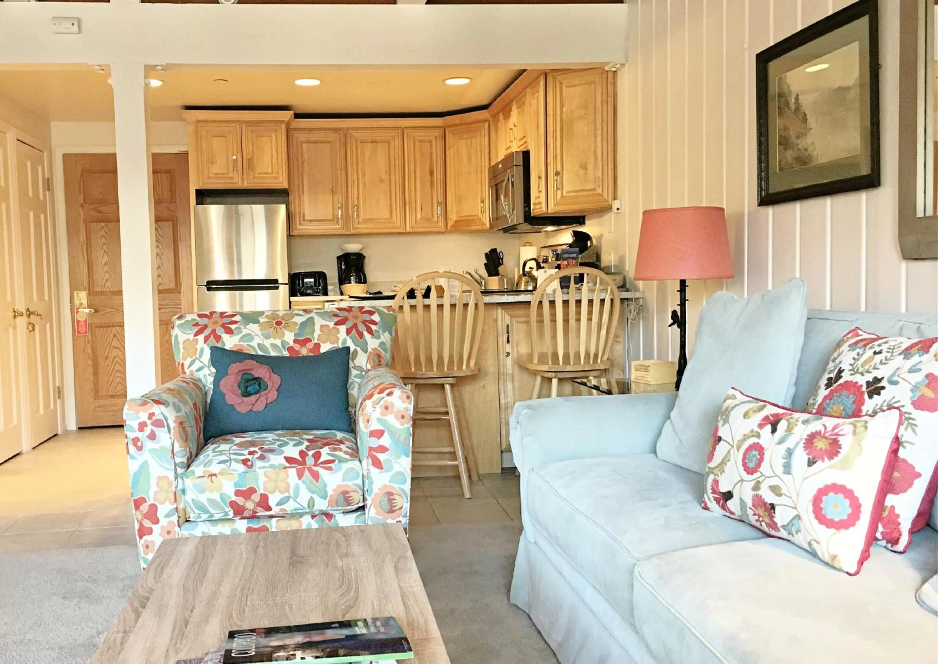 Seating area in Aspen Square Condominium Hotel