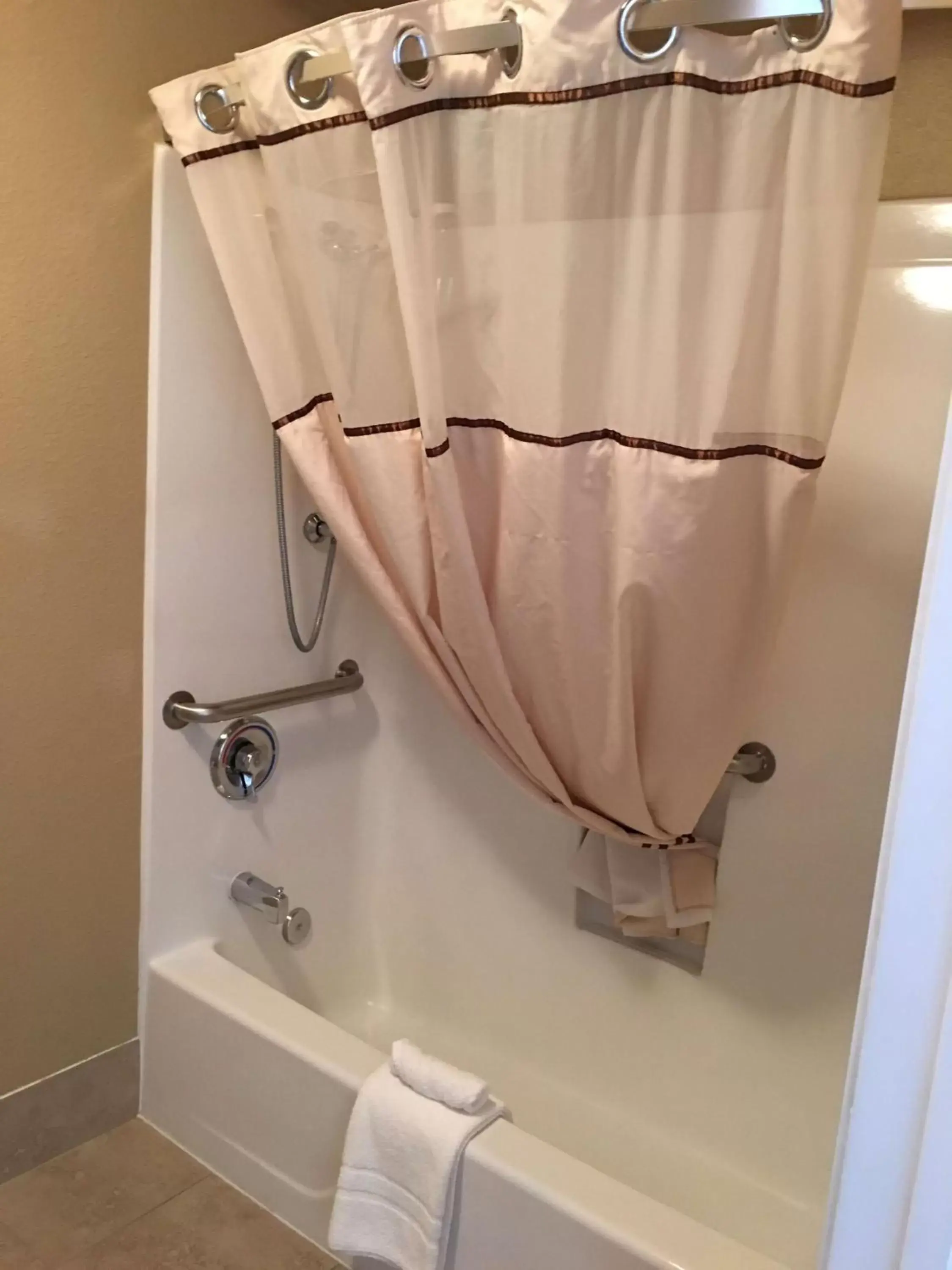 King Suite with Two King Beds and Bath Tub - Disability Access/Non-smoking in Best Western Fallon Inn & Suites King Suite with Two King Beds and Bath Tub - Disability Access/Non-smoking in Best Western Fallon Inn & Suites