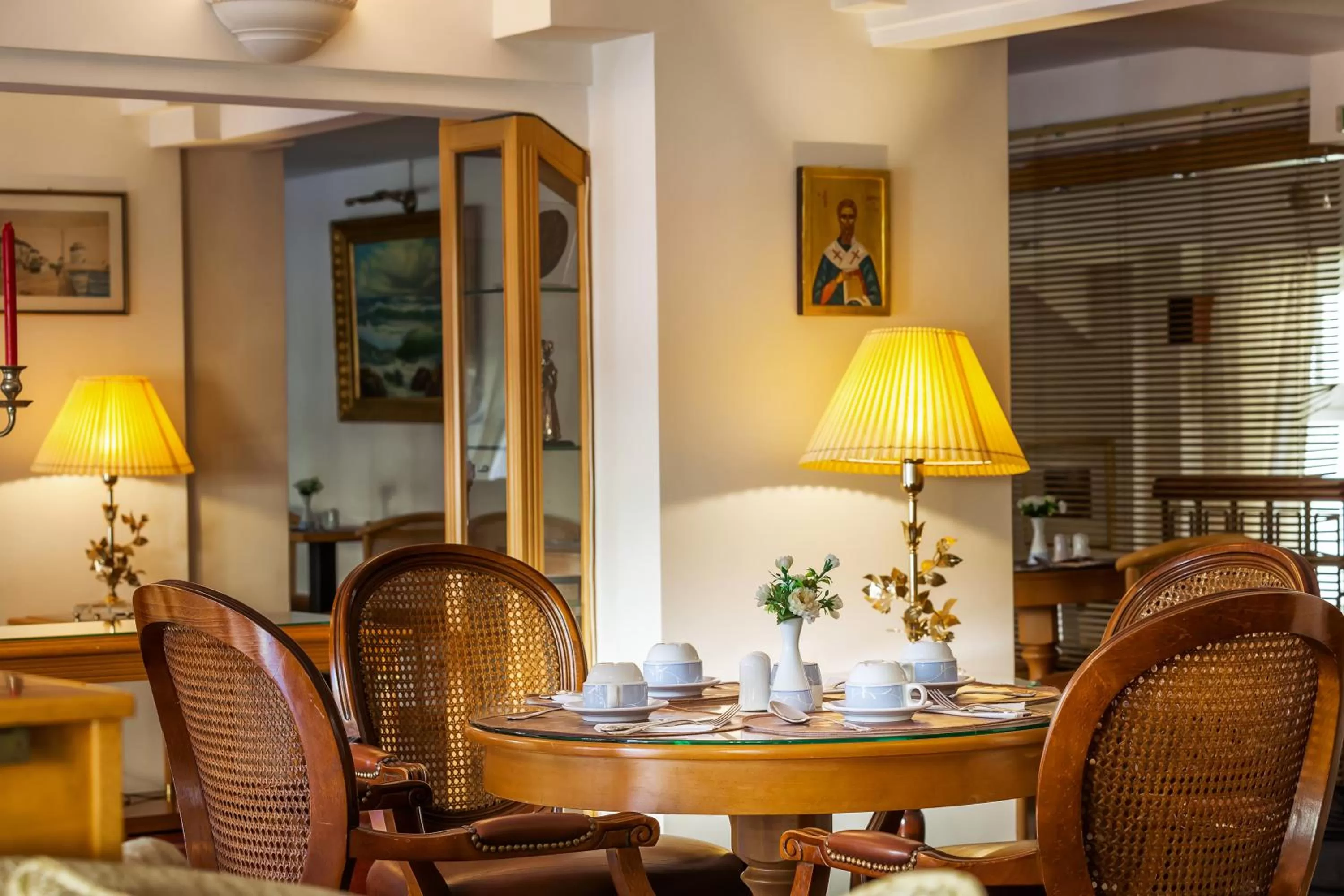 Communal lounge/ TV room in Minerva Premier Hotel