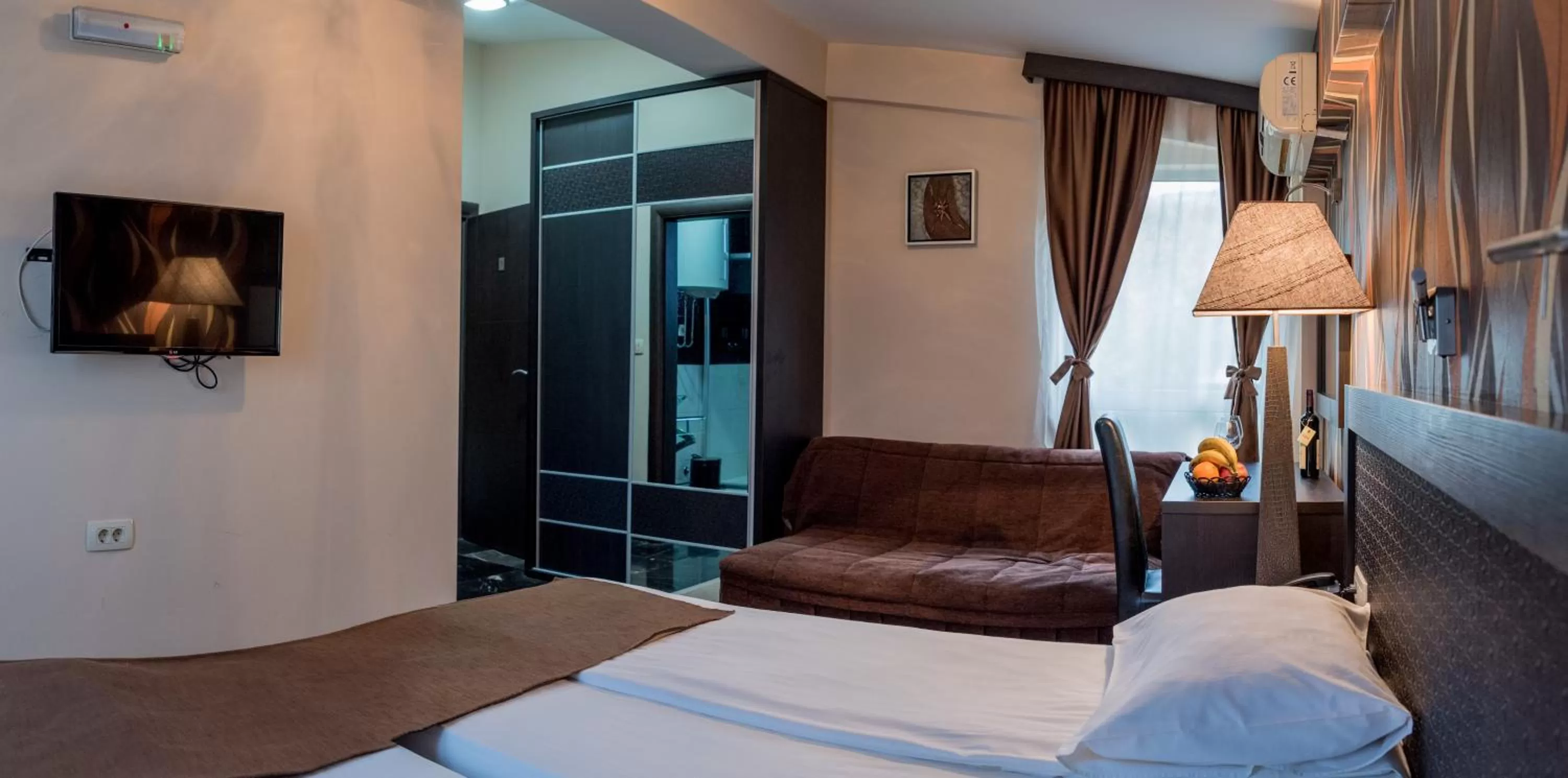 Photo of the whole room, Bed in Hotel Crnogorska Kuća