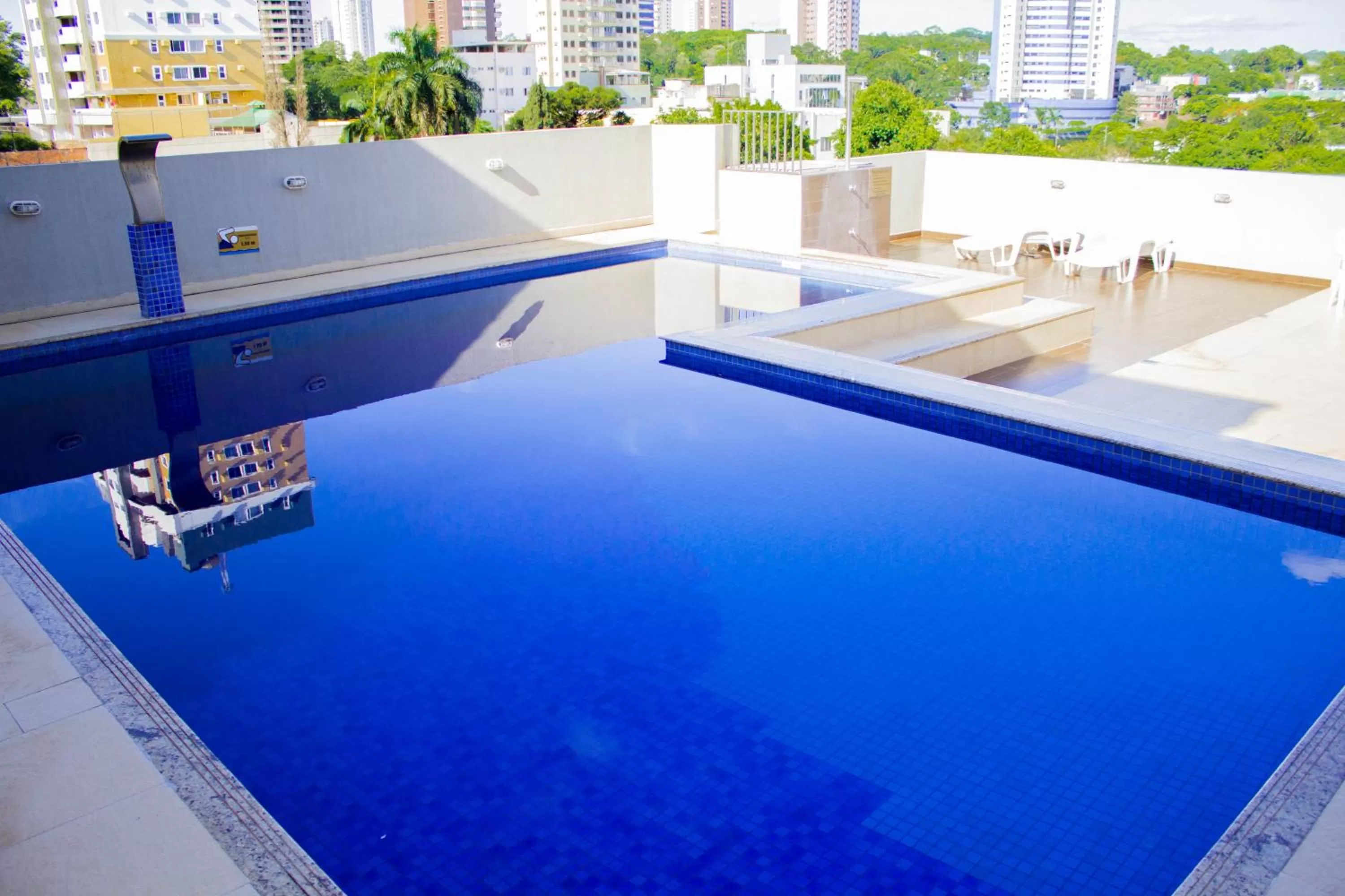 Swimming pool in Hotel Baviera Iguassu