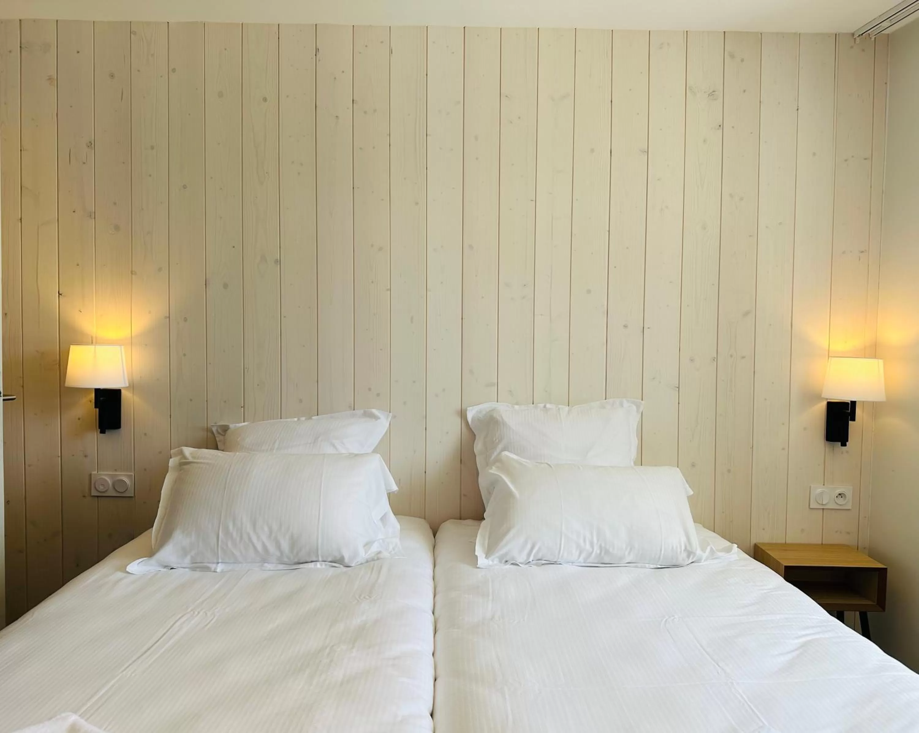 Bed in Hôtel de la Baie