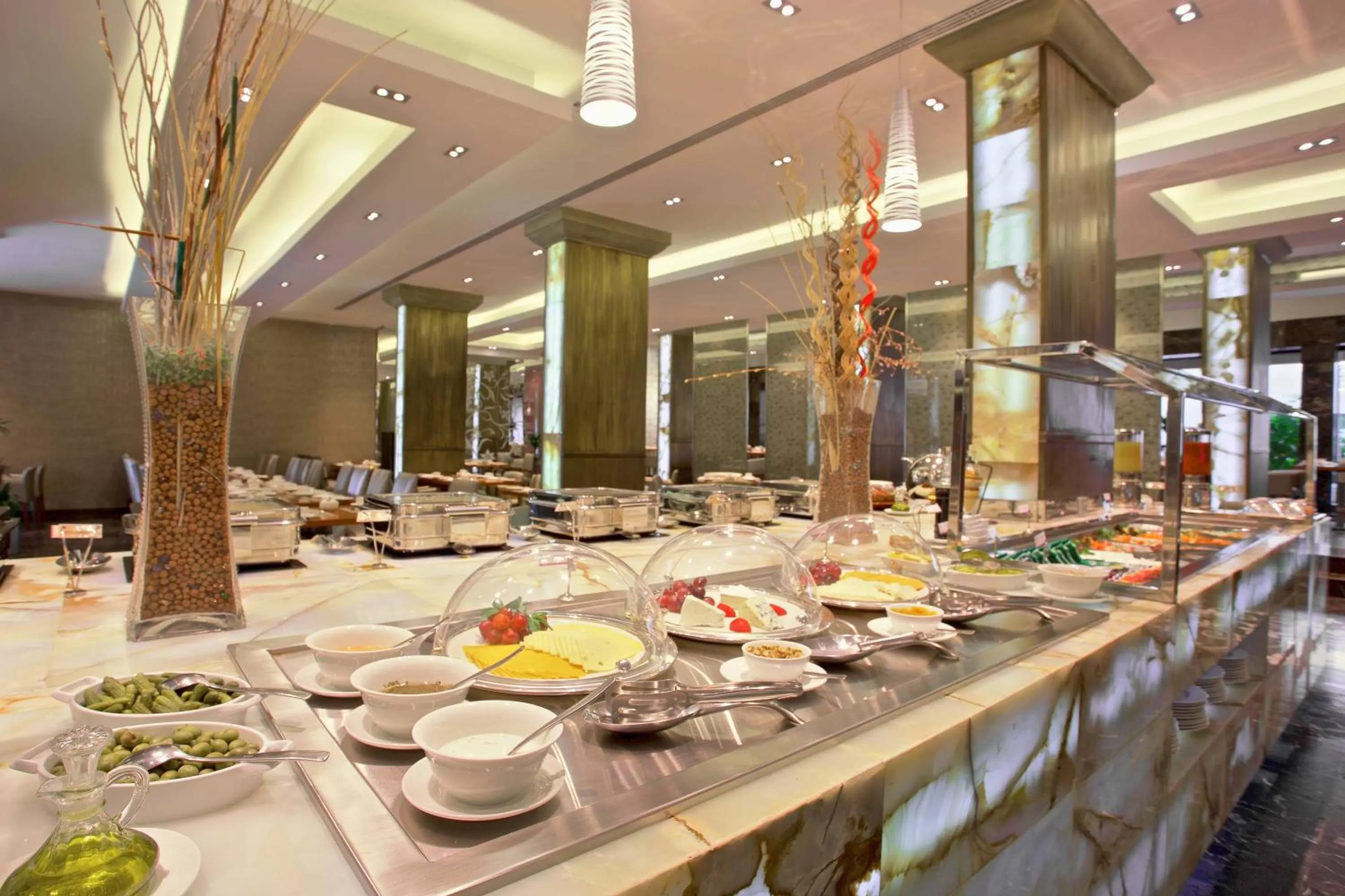 Restaurant/places to eat in Crowne Plaza Jeddah by IHG