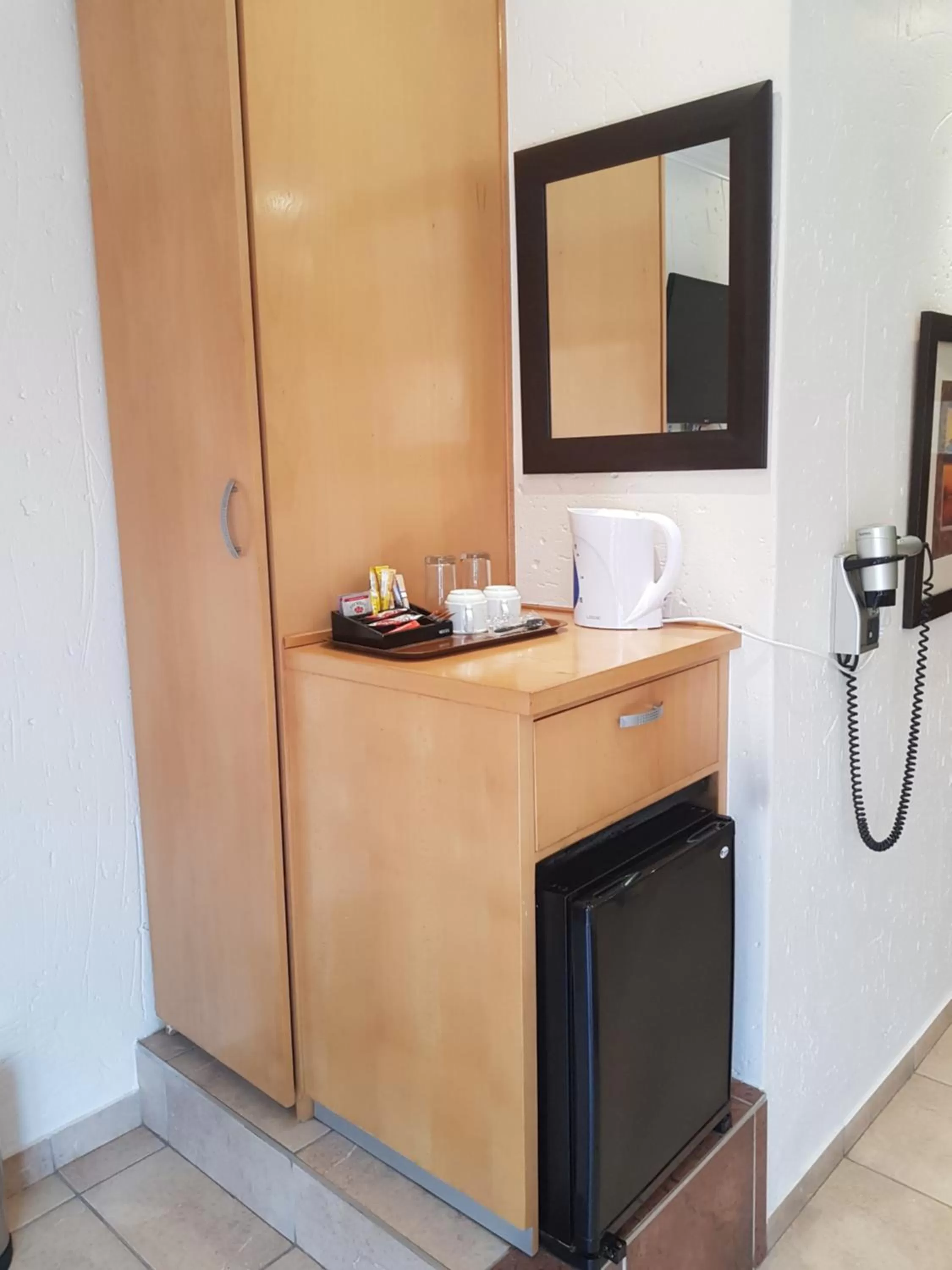 Coffee/tea facilities in Europrime Hotel