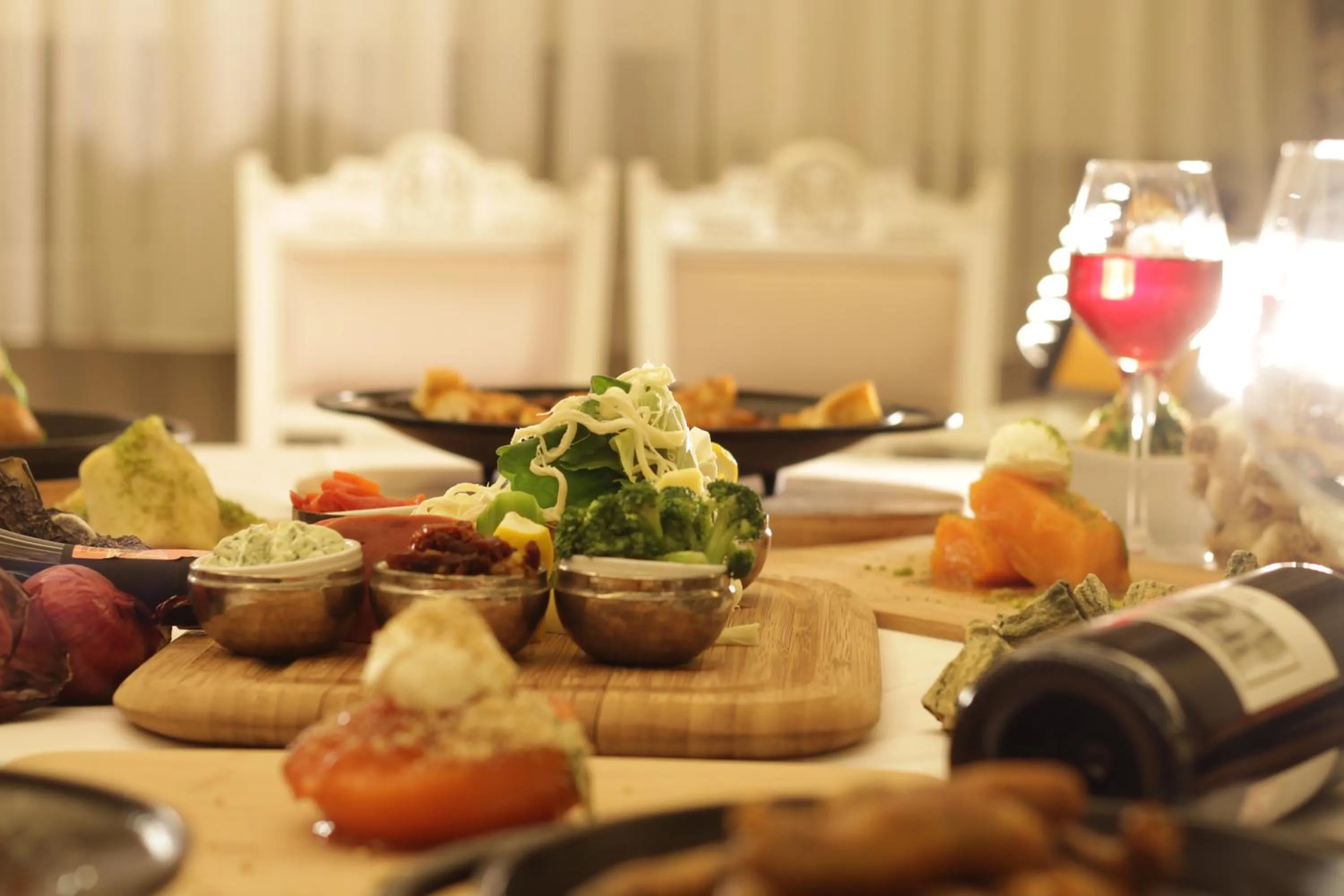 Restaurant/places to eat in Demir Hotel