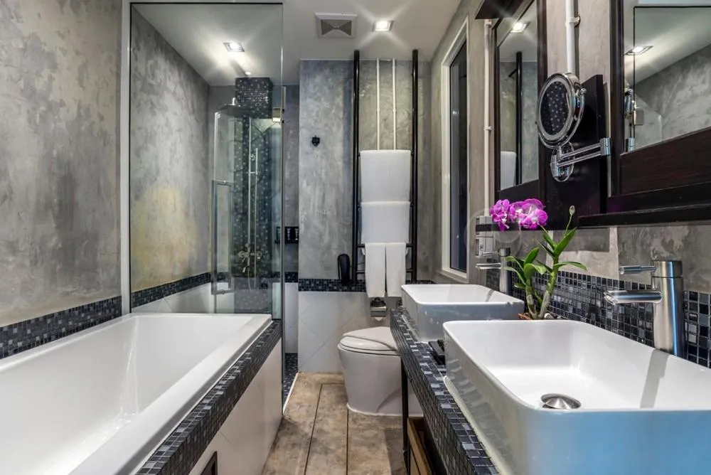 Shower in Pattaya Modus Beachfront Resort